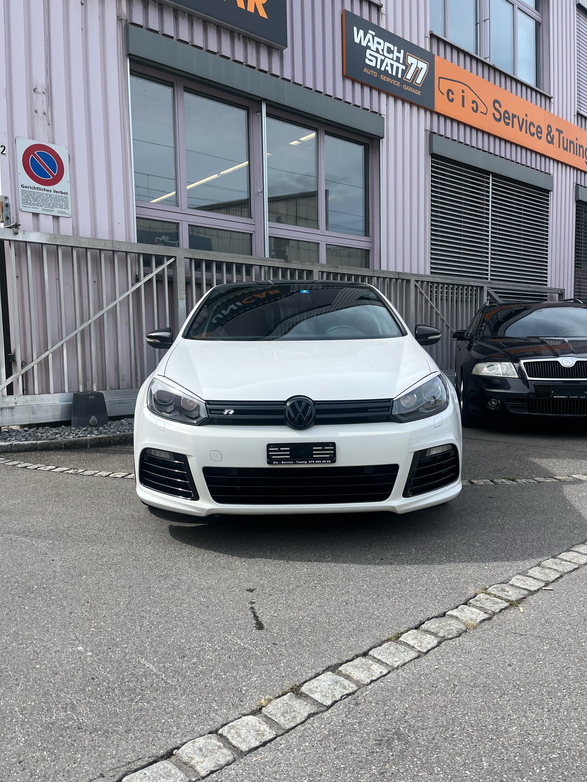 VW Golf 2.0 TSI R 4Motion DSG-image-1