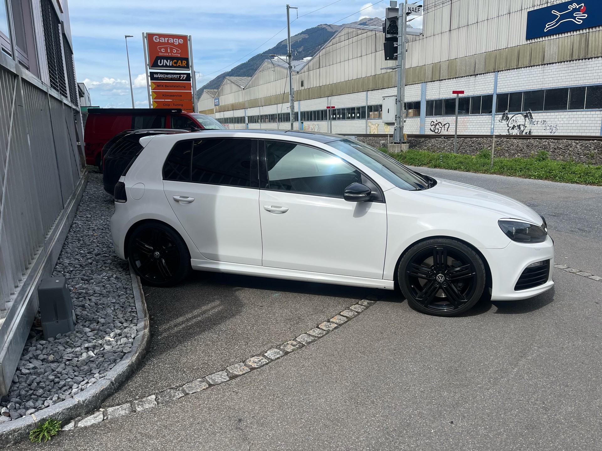 VW Golf 2.0 TSI R 4Motion DSG-image-3