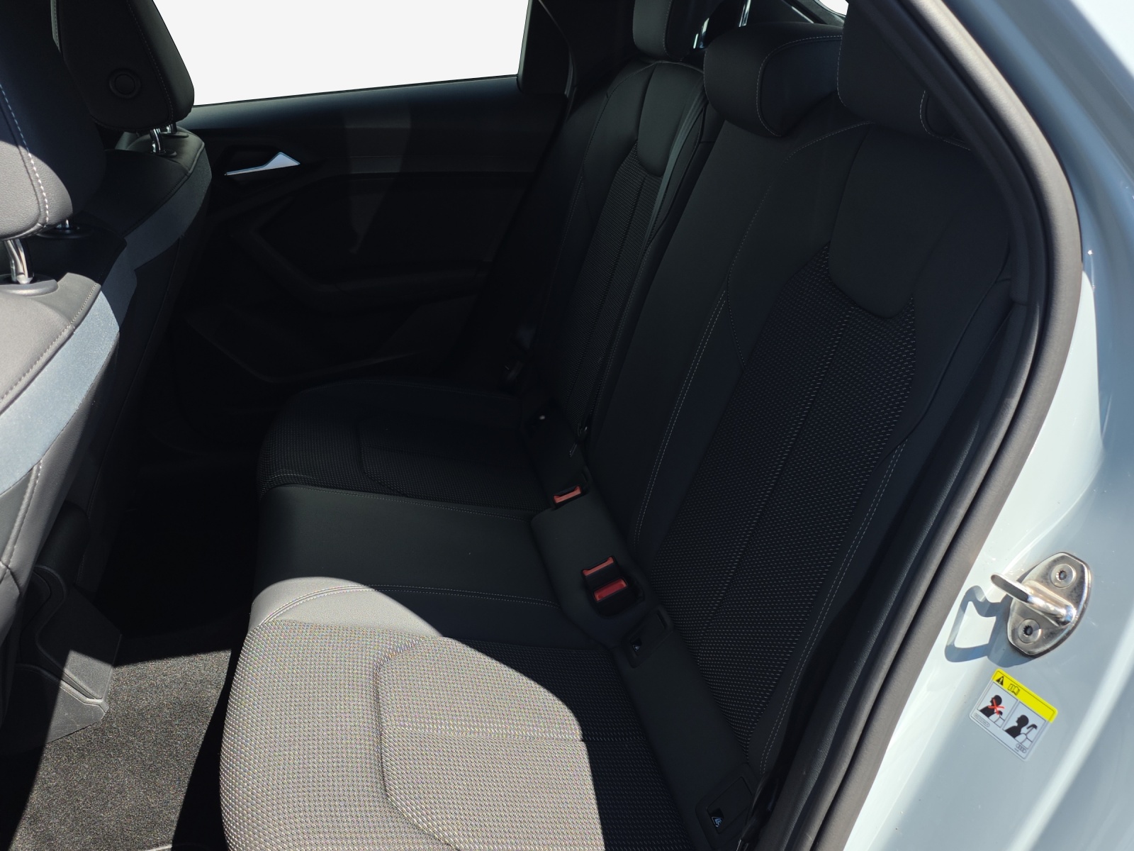 AUDI A1 City Carver 30 TFSI Attraction S-tronic-image-11