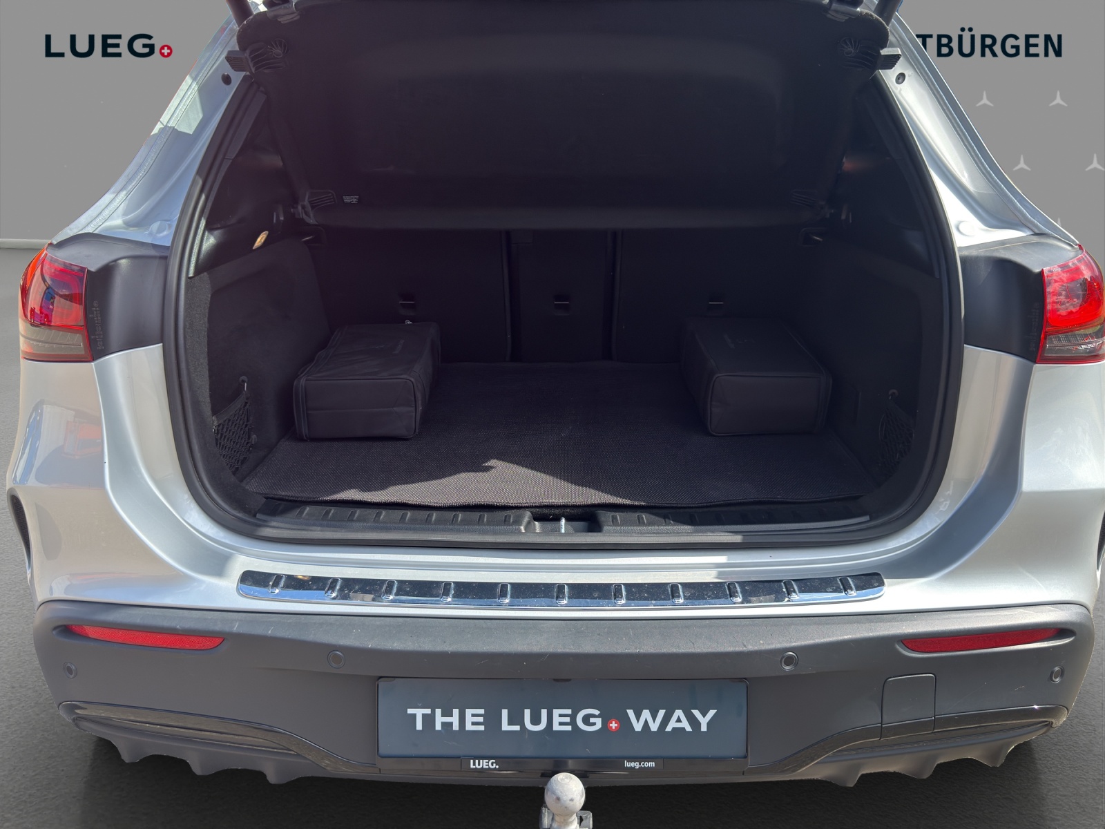 MERCEDES-BENZ EQA 350 AMG Line 4Matic-image-14