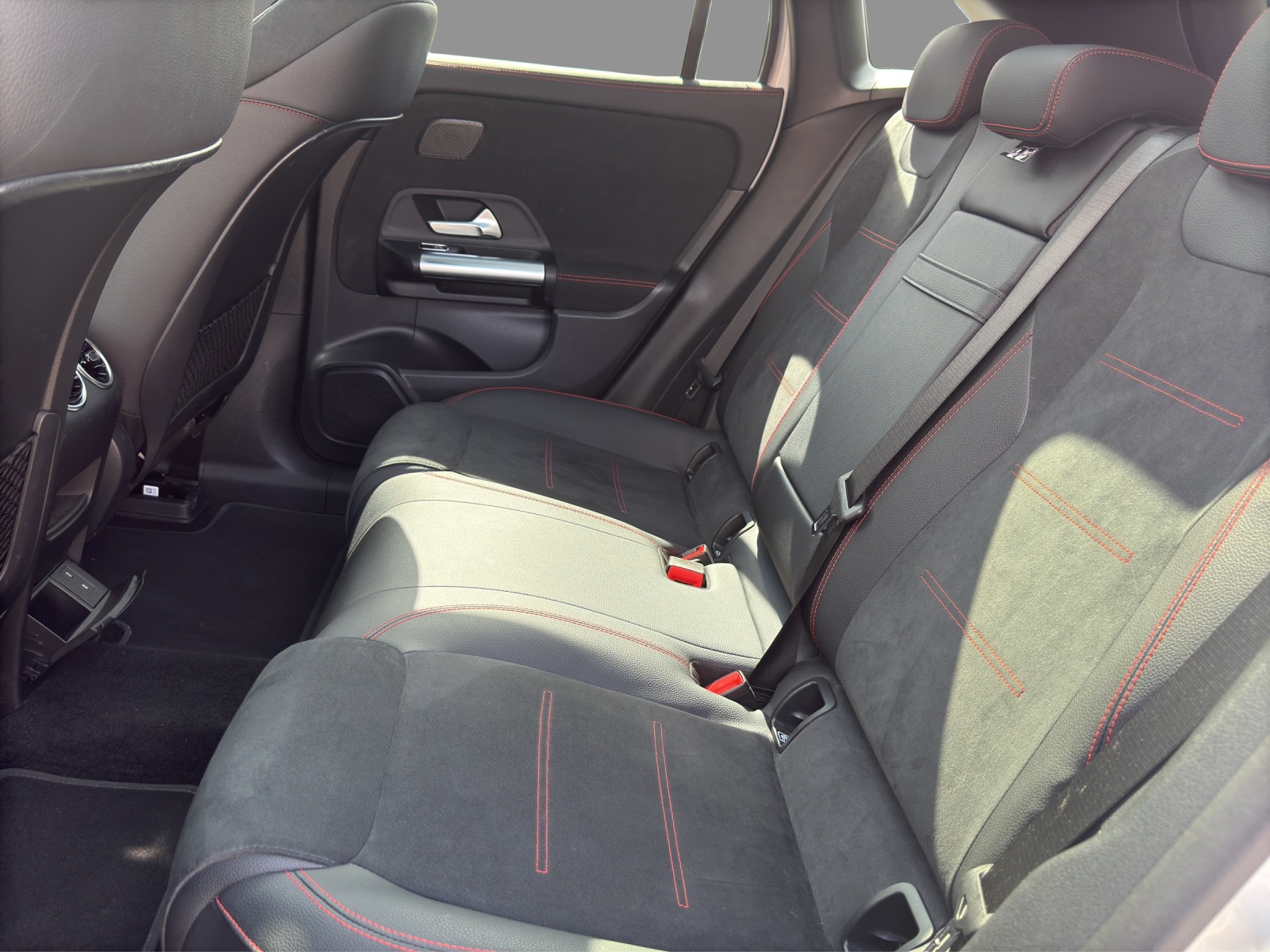 MERCEDES-BENZ EQA 350 AMG Line 4Matic-image-13