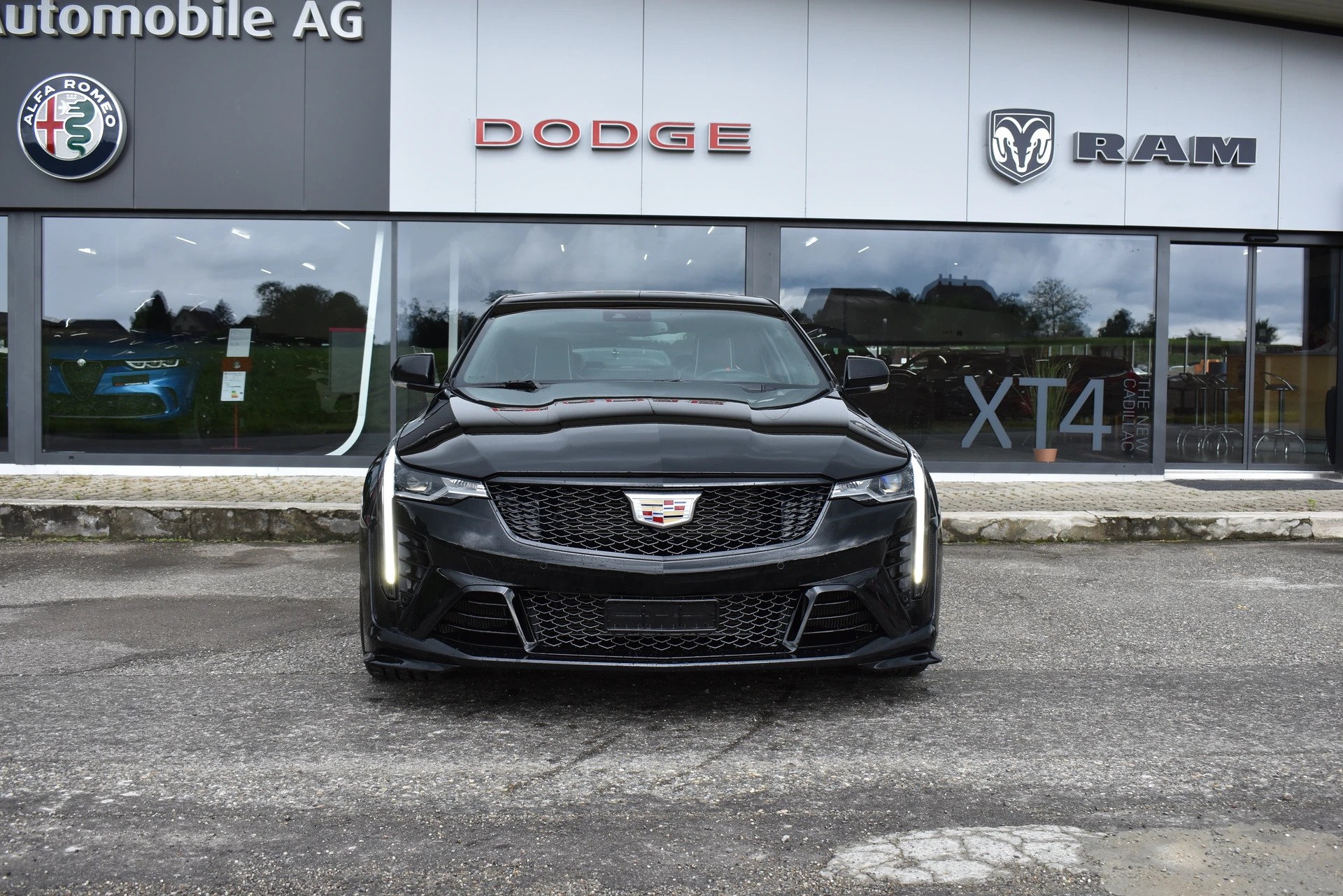 CADILLAC CT4 Blackwing-image-1