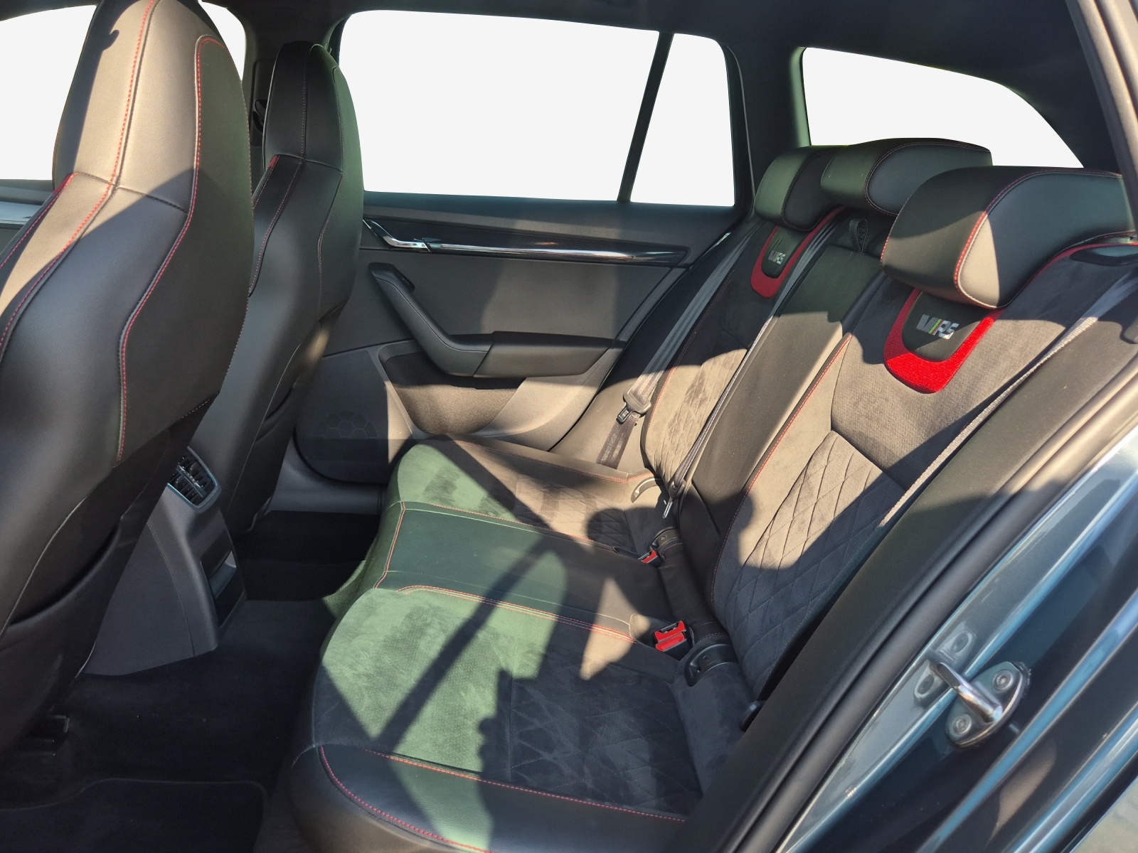 SKODA Octavia Combi 2.0 TSI RS DSG-image-11