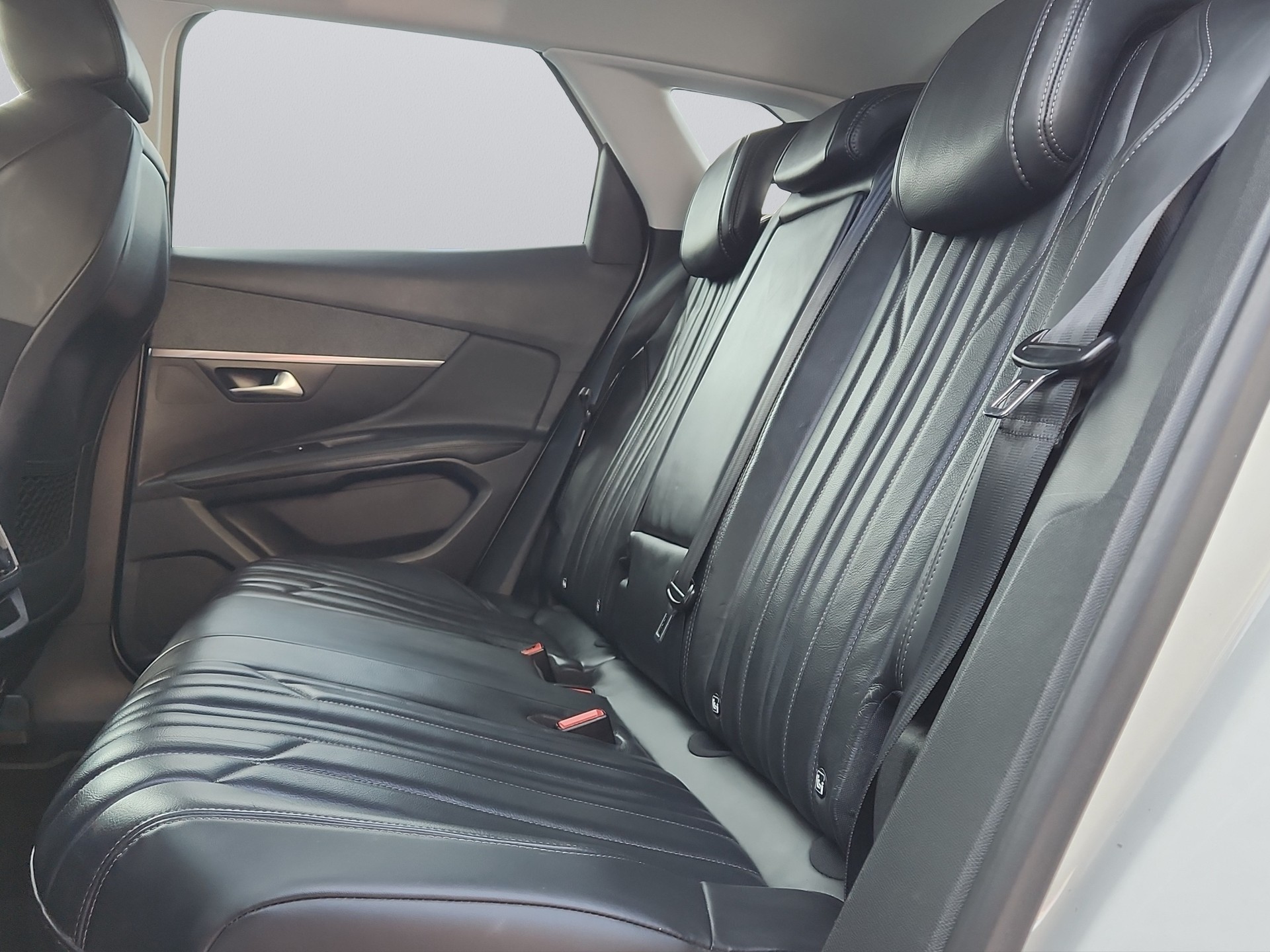PEUGEOT 3008 1.2 PureTech GT Line-image-10