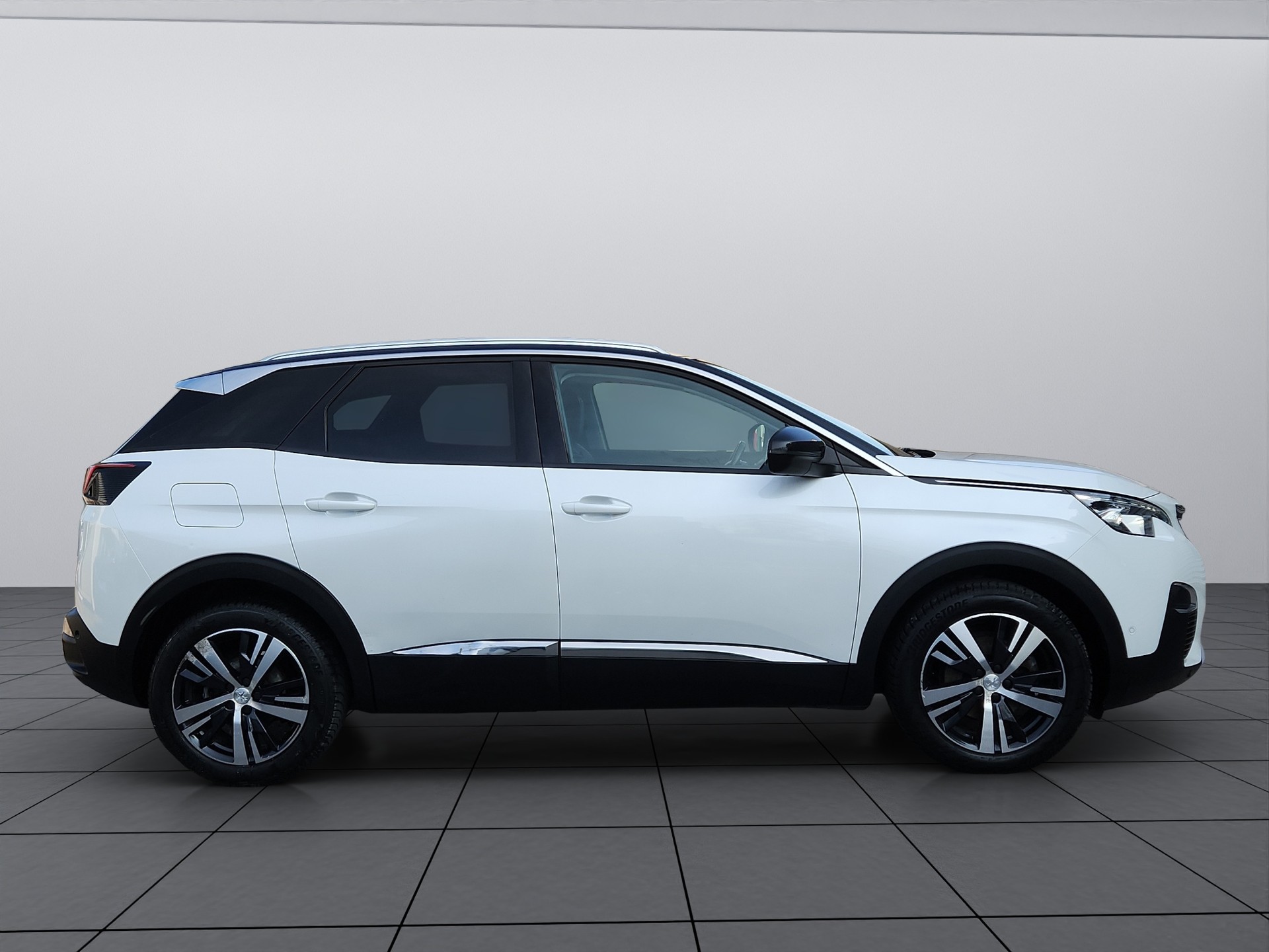 PEUGEOT 3008 1.2 PureTech GT Line-image-6
