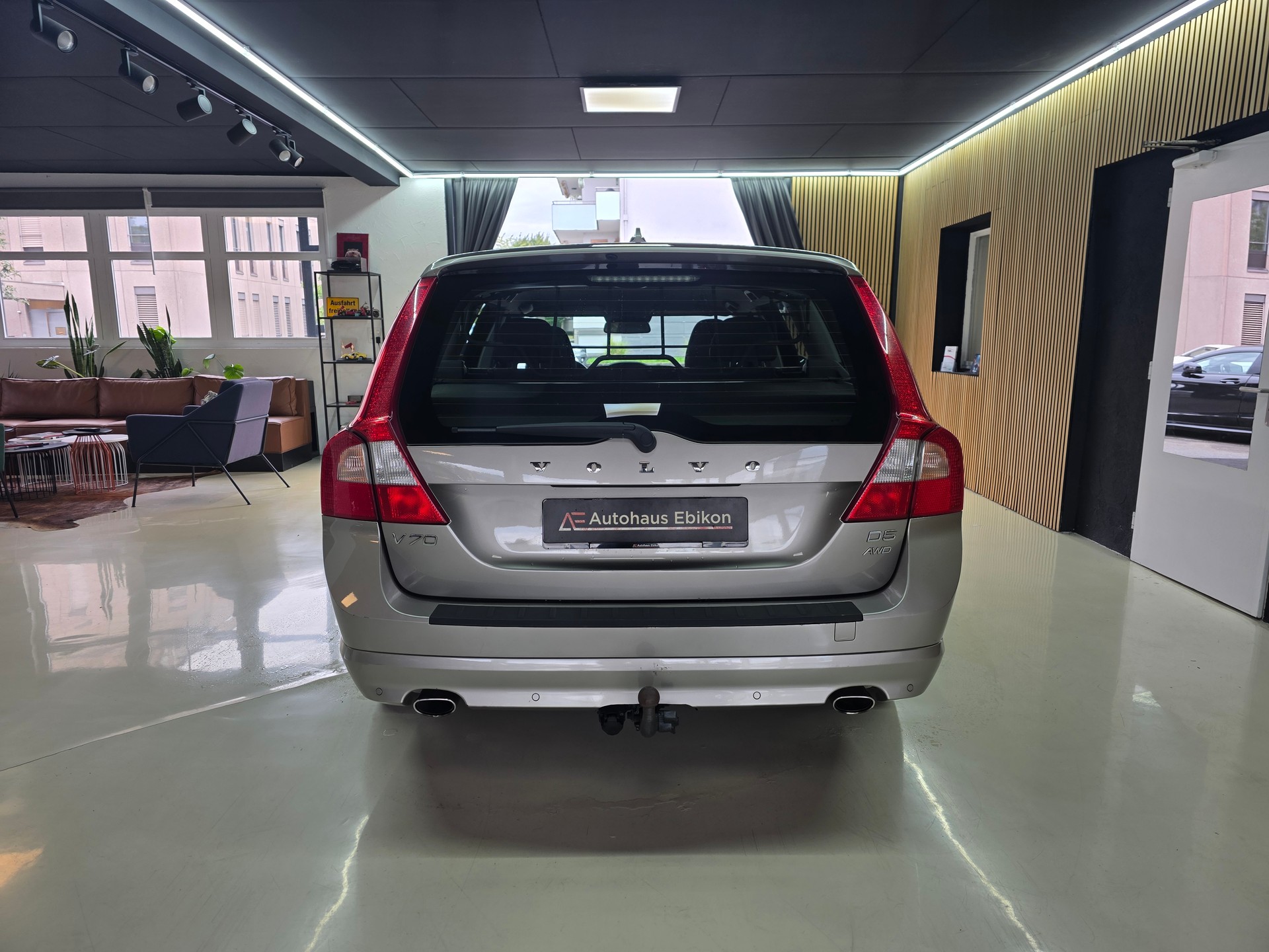 VOLVO V70 D5 AWD Momentum Geartronic-image-5