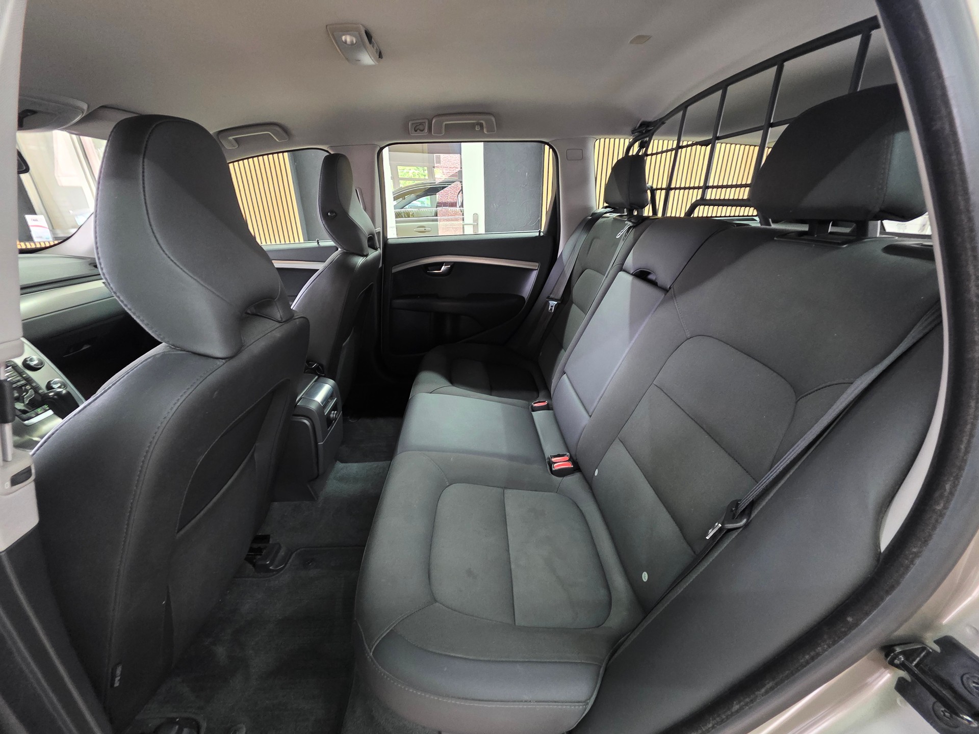 VOLVO V70 D5 AWD Momentum Geartronic-image-16