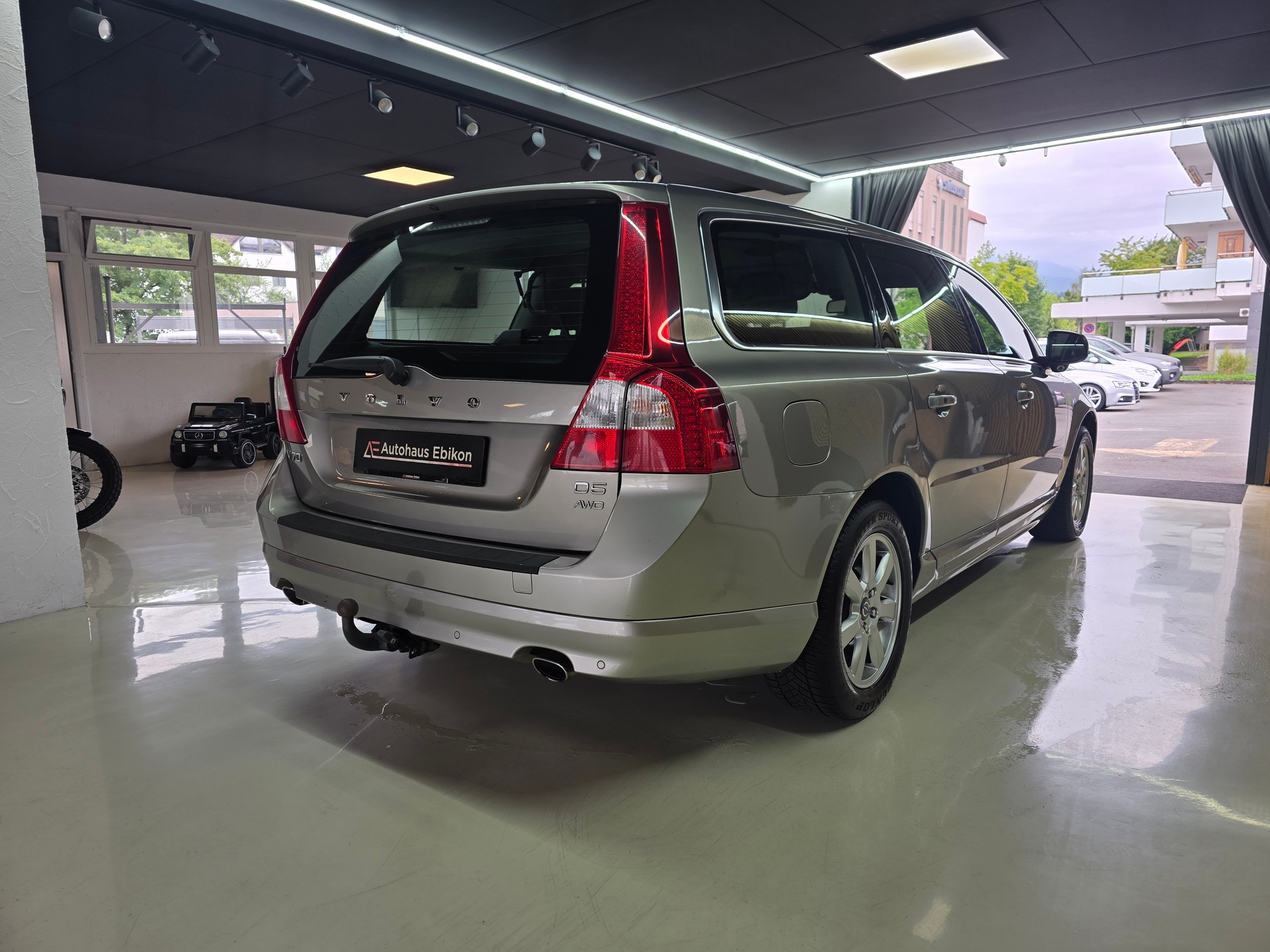 VOLVO V70 D5 AWD Momentum Geartronic-image-6