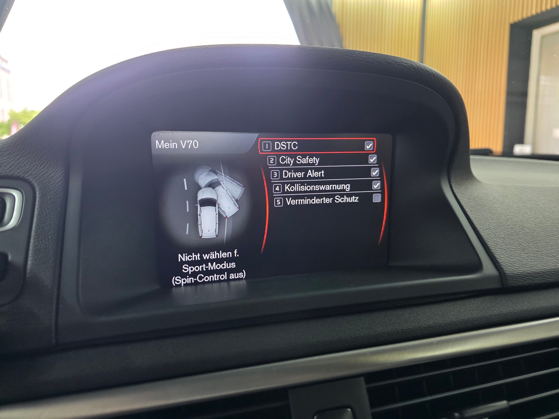 VOLVO V70 D5 AWD Momentum Geartronic-image-14