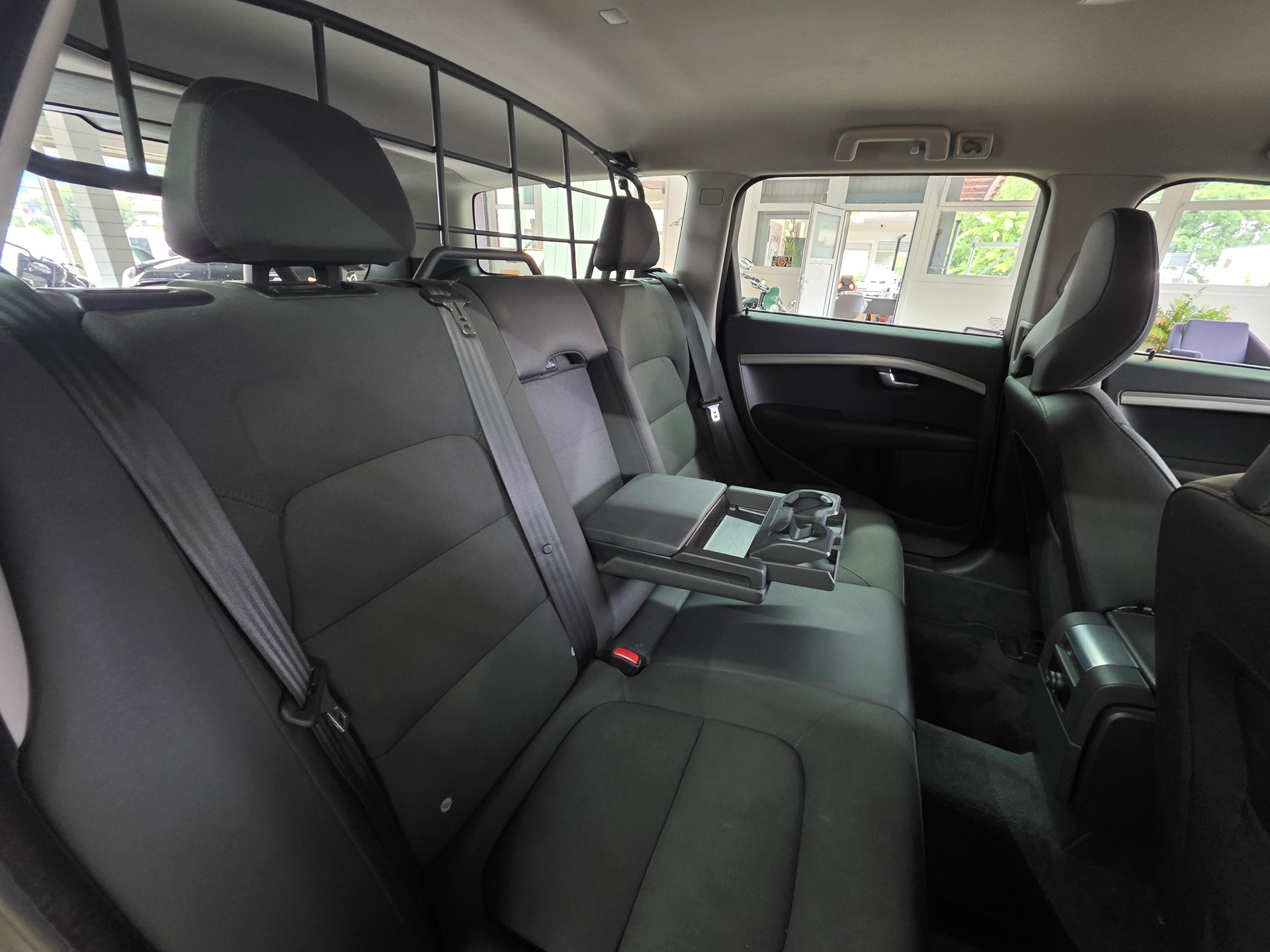 VOLVO V70 D5 AWD Momentum Geartronic-image-17