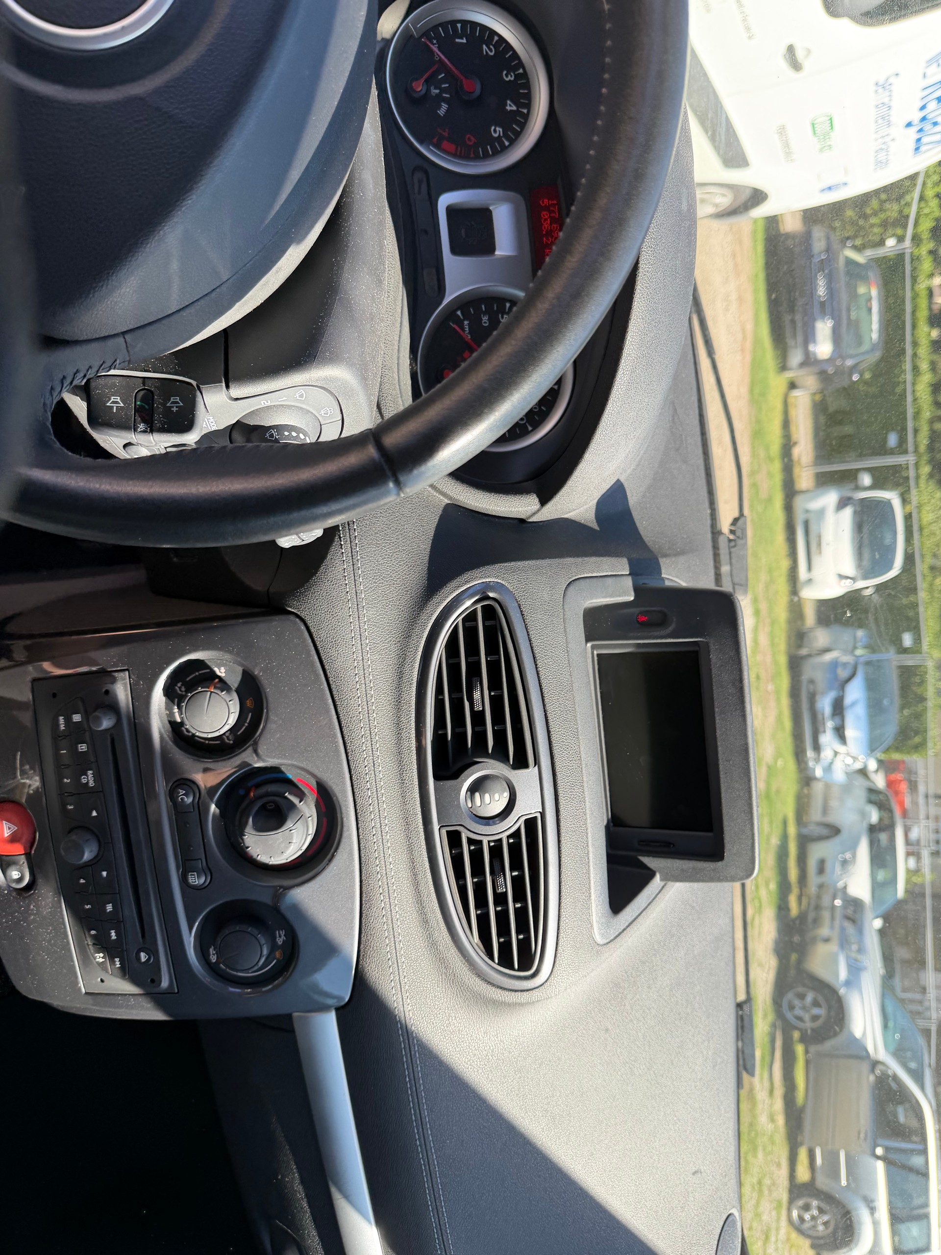 RENAULT Clio Grandtour 1.2 16V Turbo Dynamique-image-11