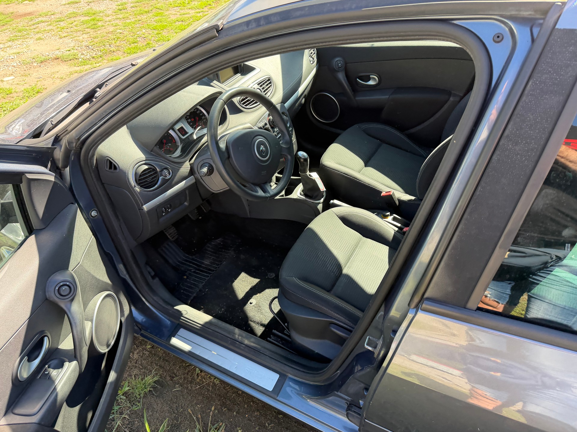 RENAULT Clio Grandtour 1.2 16V Turbo Dynamique-image-4