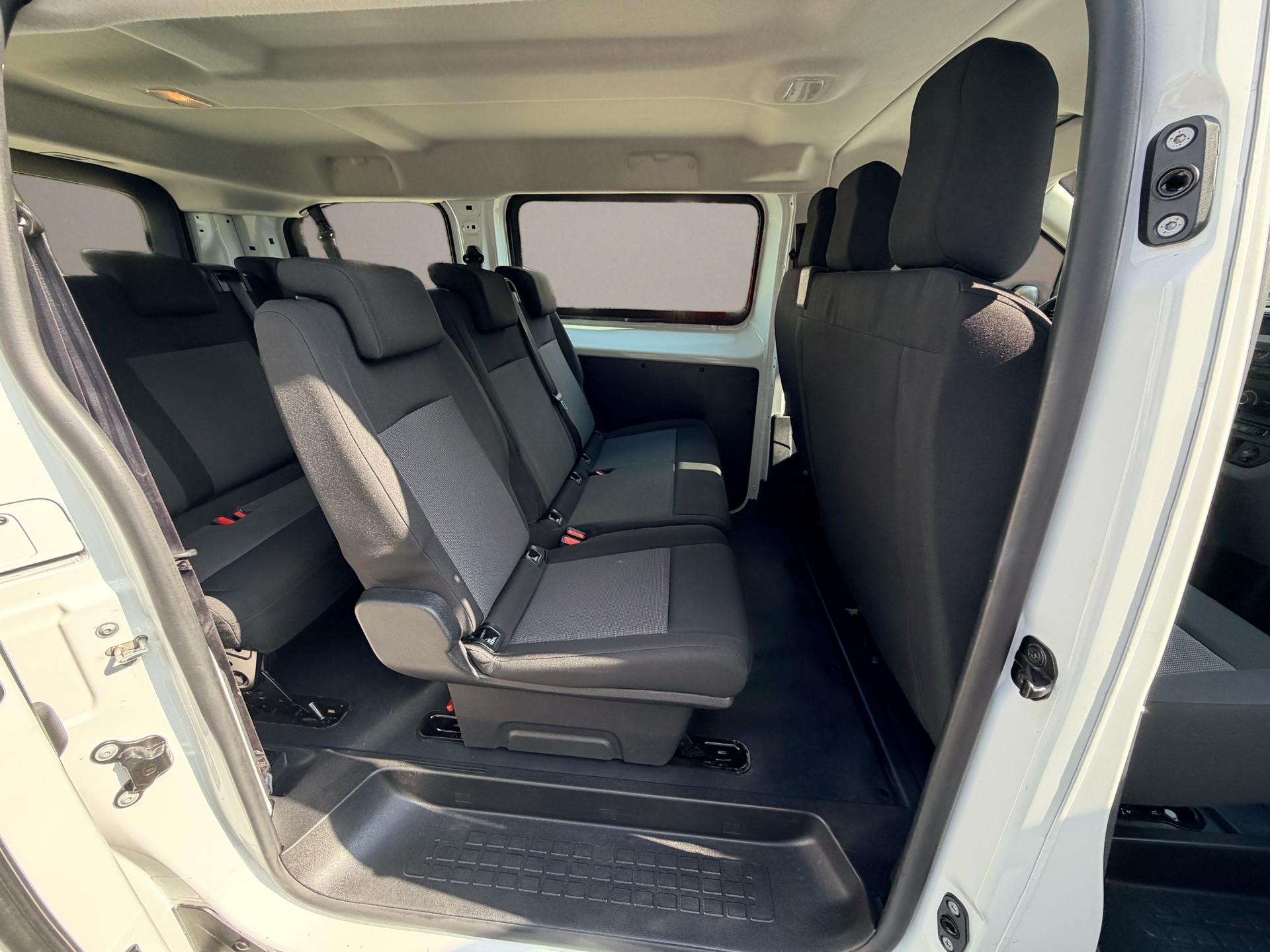 PEUGEOT Expert 1.5 BlueHDi 120 Standard-image-10