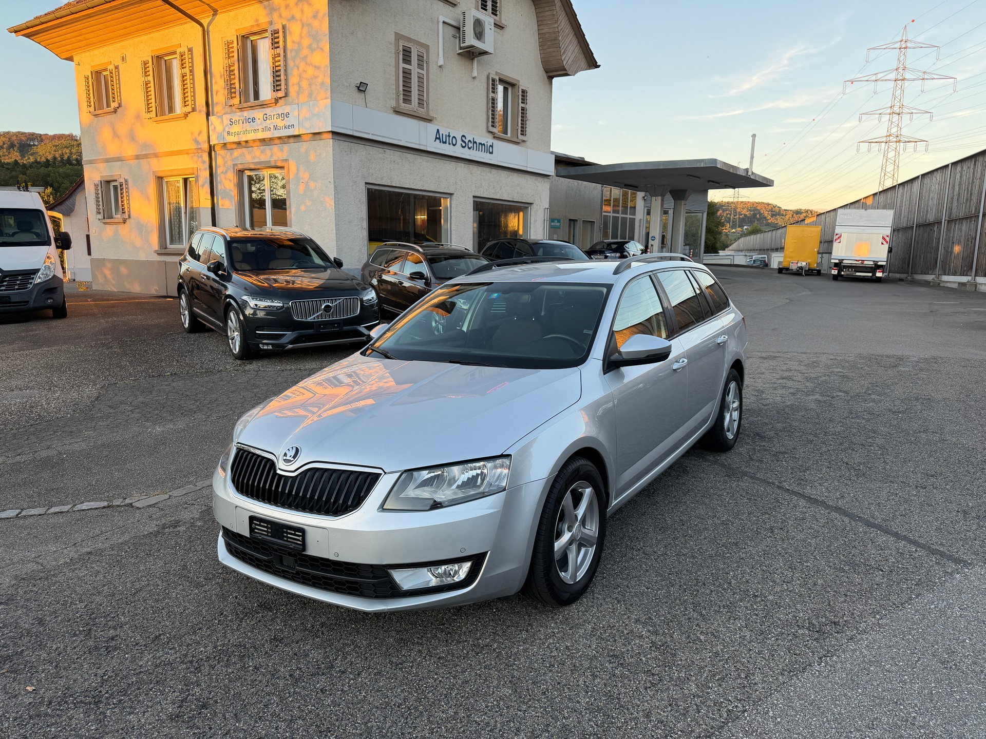 SKODA Octavia Combi 1.6 TDI Style DSG-image-0