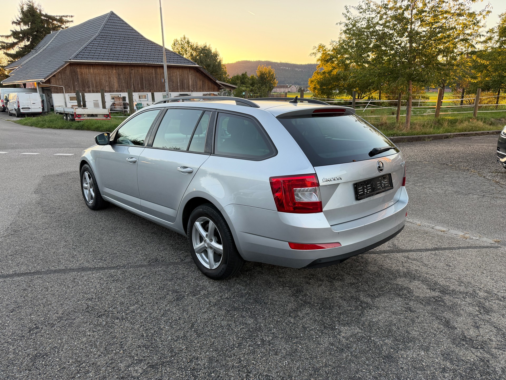 SKODA Octavia Combi 1.6 TDI Style DSG-image-2