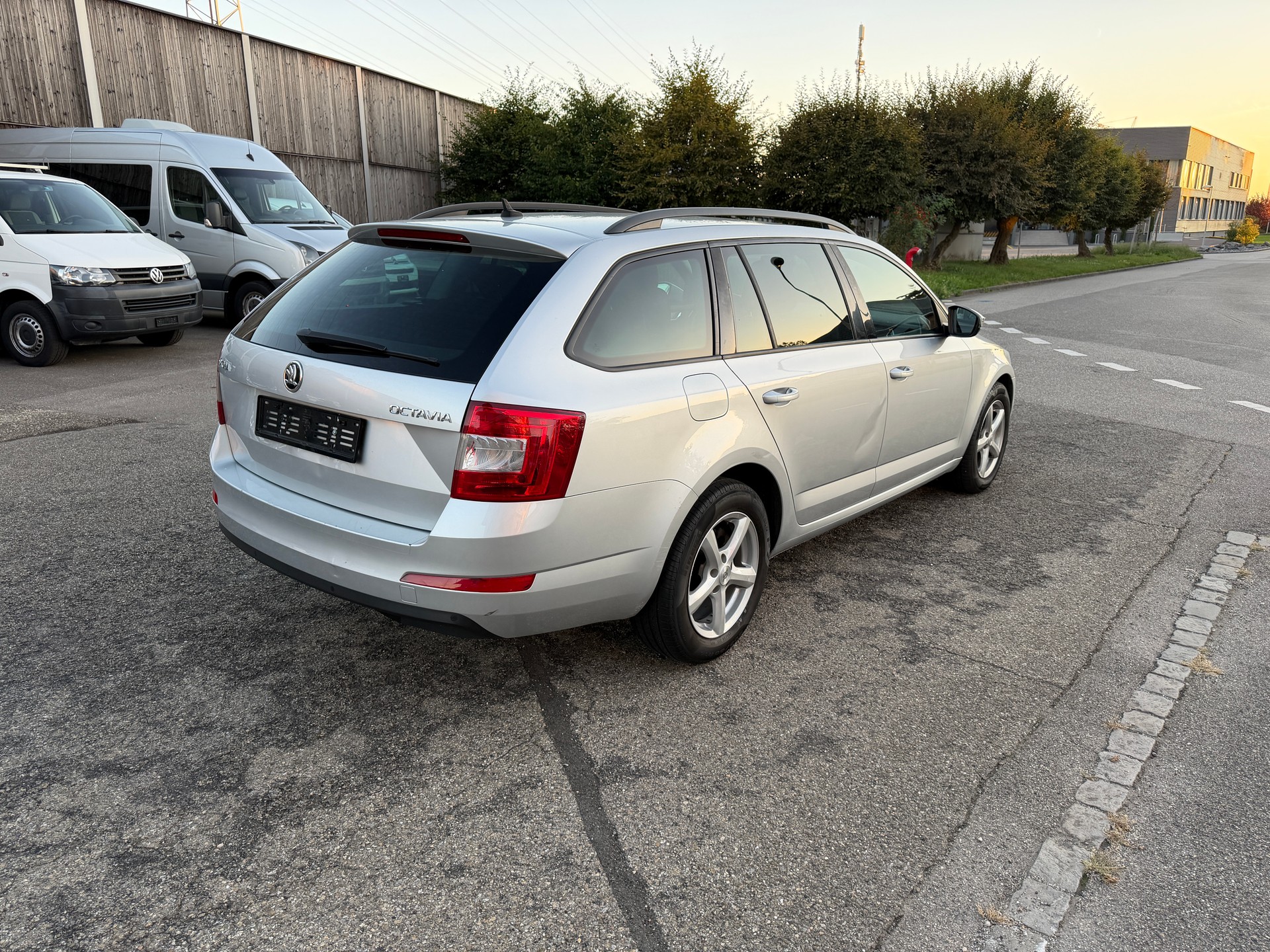 SKODA Octavia Combi 1.6 TDI Style DSG-image-4