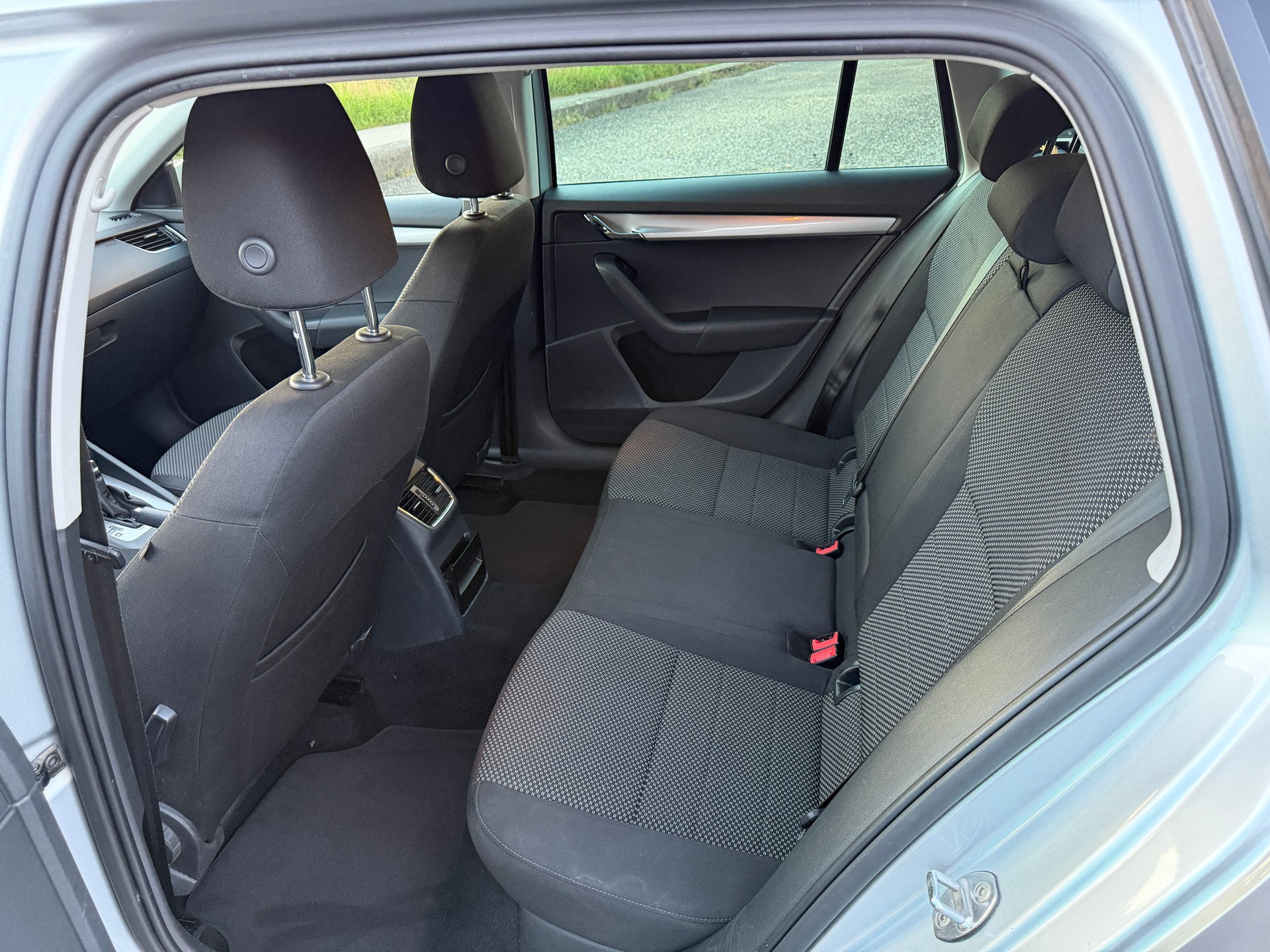 SKODA Octavia Combi 1.6 TDI Style DSG-image-11