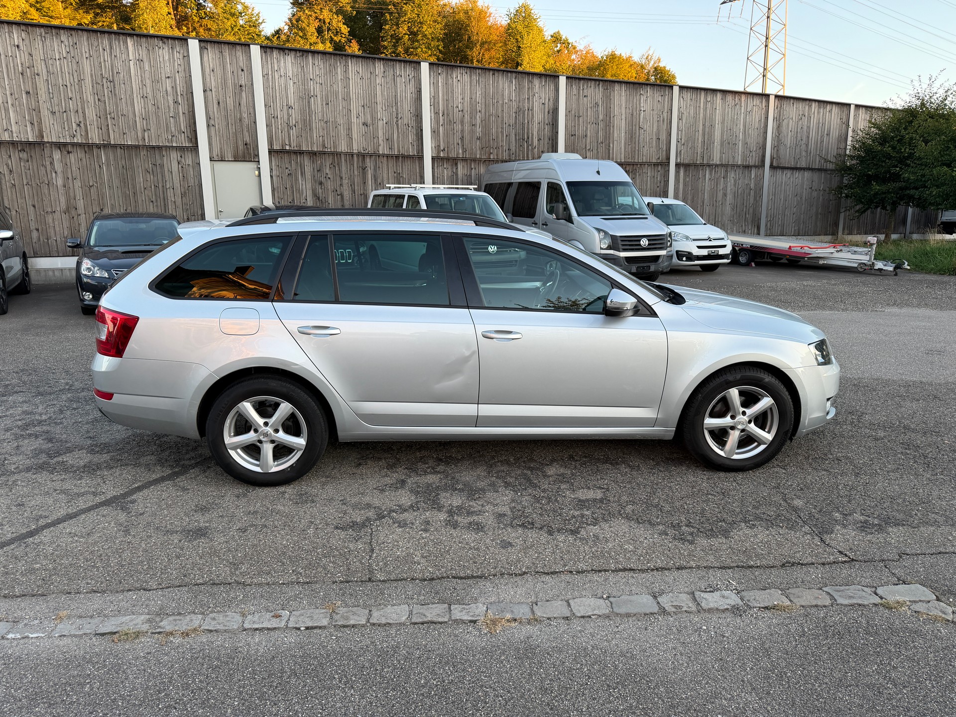 SKODA Octavia Combi 1.6 TDI Style DSG-image-5