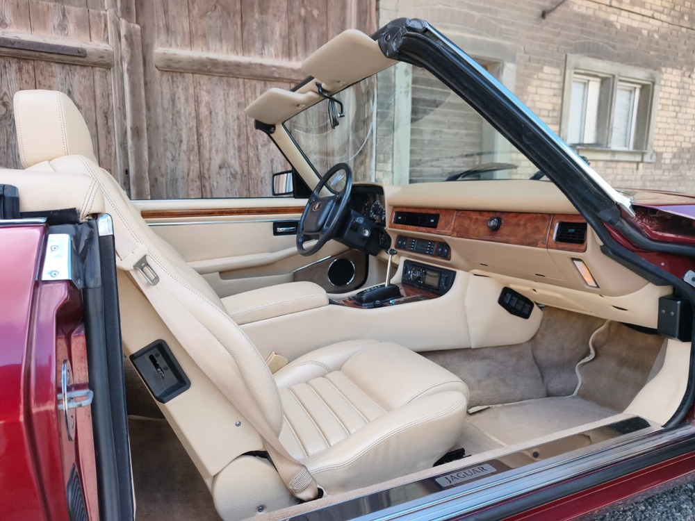 JAGUAR XJS 5.3 V12 Convertible-image-6