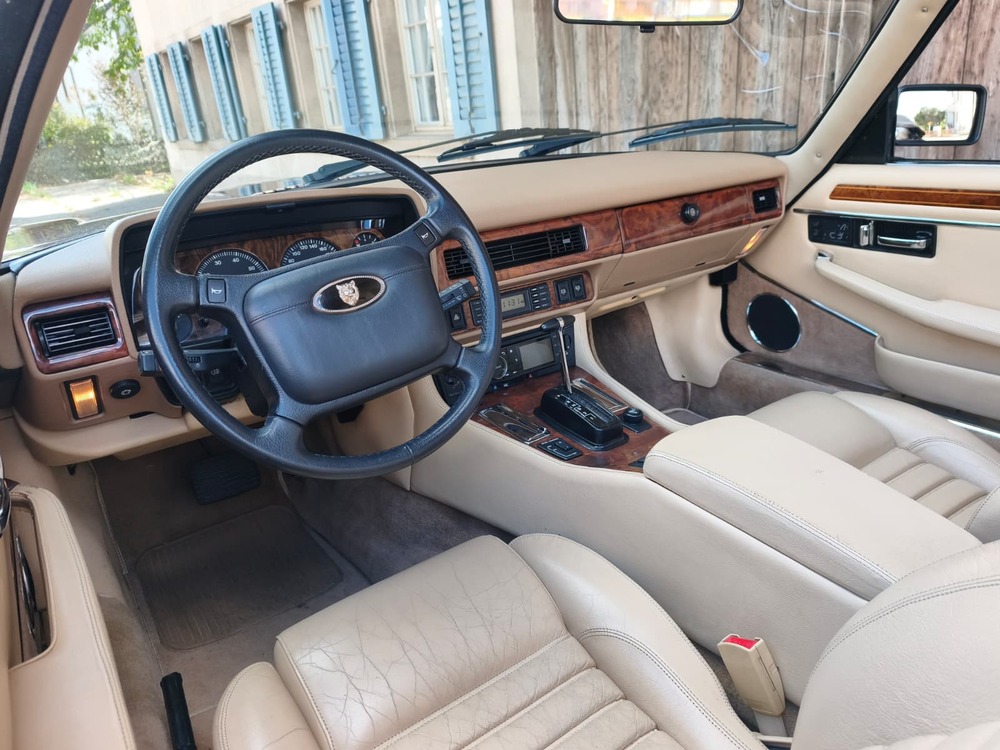 JAGUAR XJS 5.3 V12 Convertible-image-8