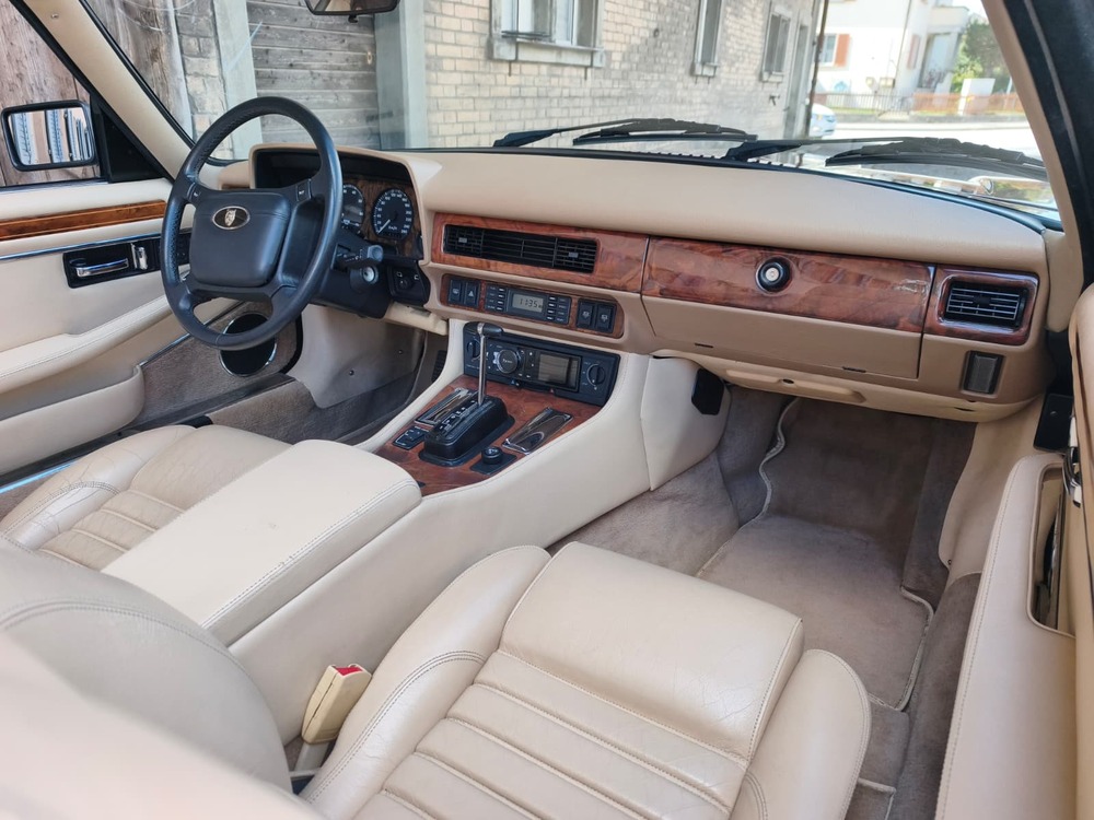 JAGUAR XJS 5.3 V12 Convertible-image-9