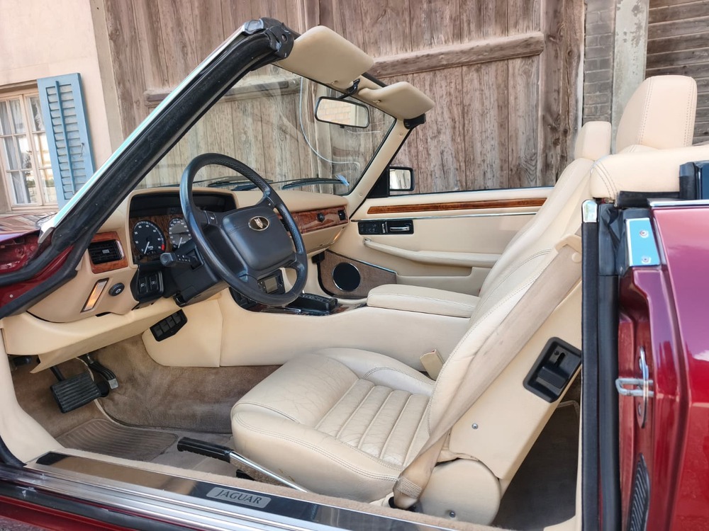 JAGUAR XJS 5.3 V12 Convertible-image-4