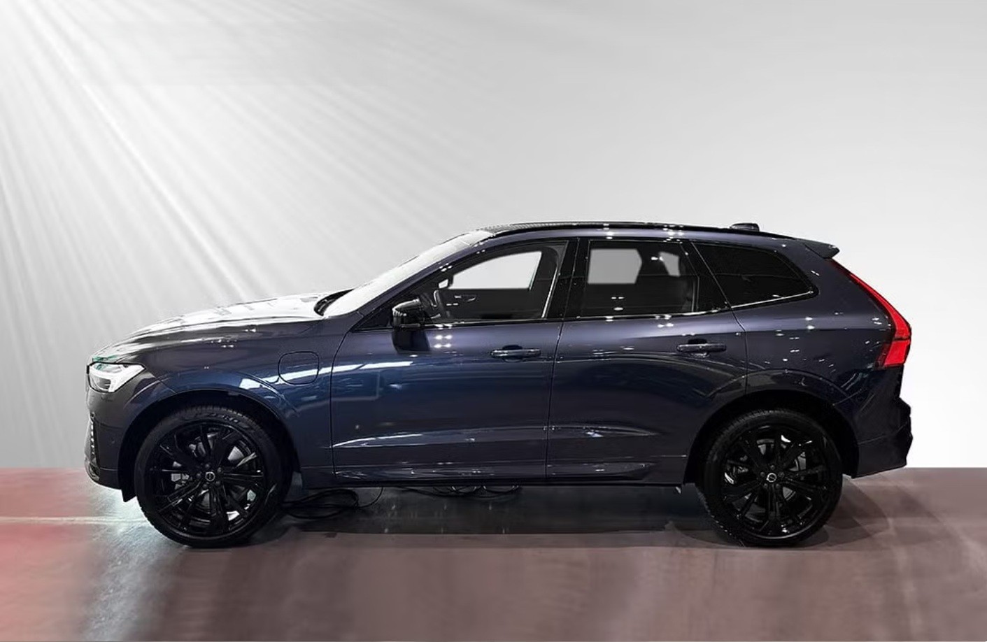 VOLVO XC60 T6 eAWD PluginHybrid Plus Dark Geartronic-image-4
