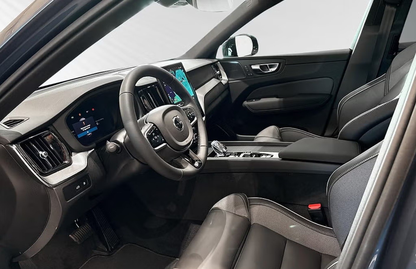 VOLVO XC60 T6 eAWD PluginHybrid Plus Dark Geartronic-image-5