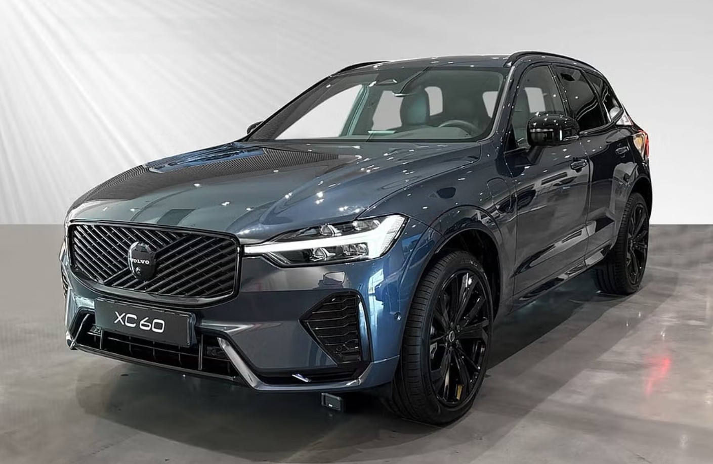 VOLVO XC60 T6 eAWD PluginHybrid Plus Dark Geartronic-image-0
