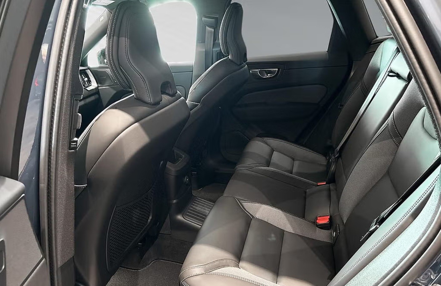 VOLVO XC60 T6 eAWD PluginHybrid Plus Dark Geartronic-image-7
