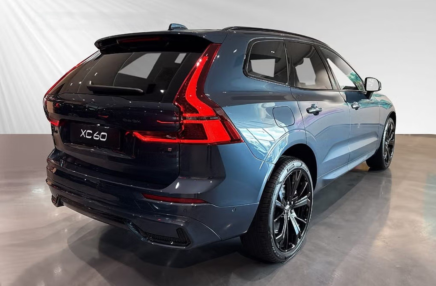 VOLVO XC60 T6 eAWD PluginHybrid Plus Dark Geartronic-image-2