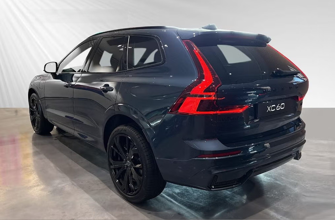 VOLVO XC60 T6 eAWD PluginHybrid Plus Dark Geartronic-image-3
