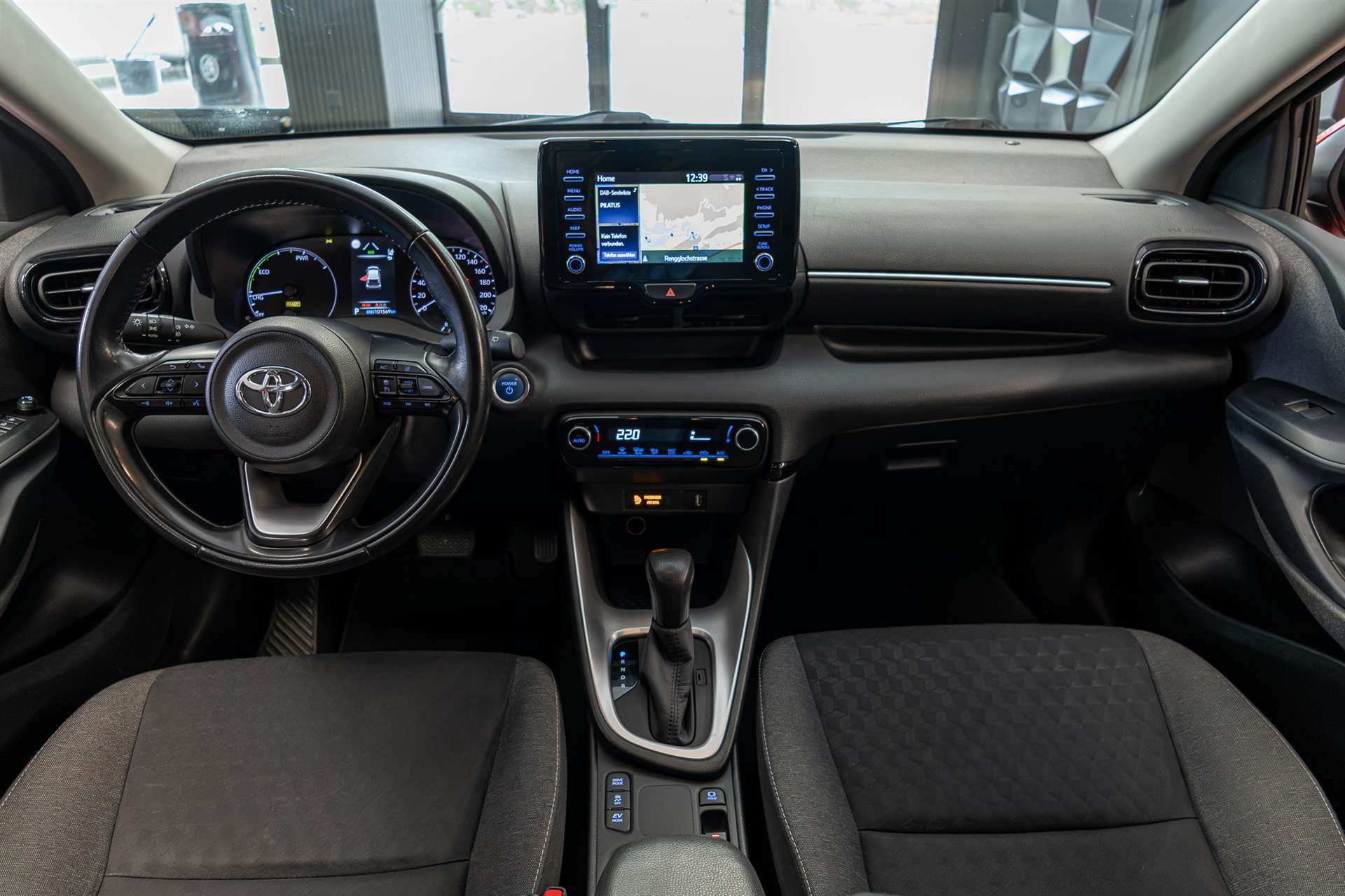 TOYOTA Yaris 1.5 Style e-CVT-image-5