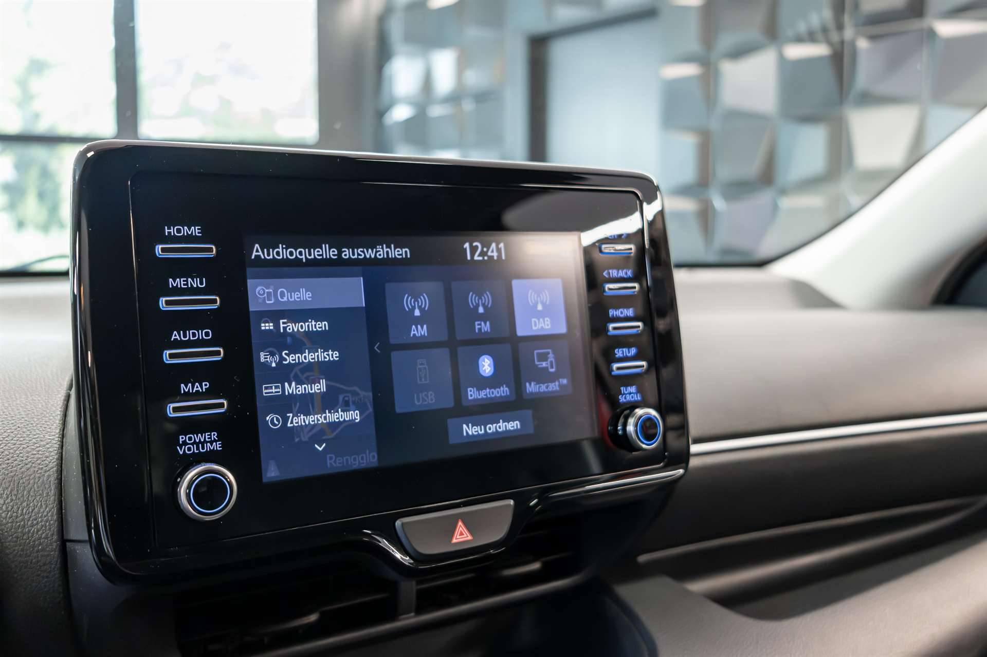 TOYOTA Yaris 1.5 Style e-CVT-image-13