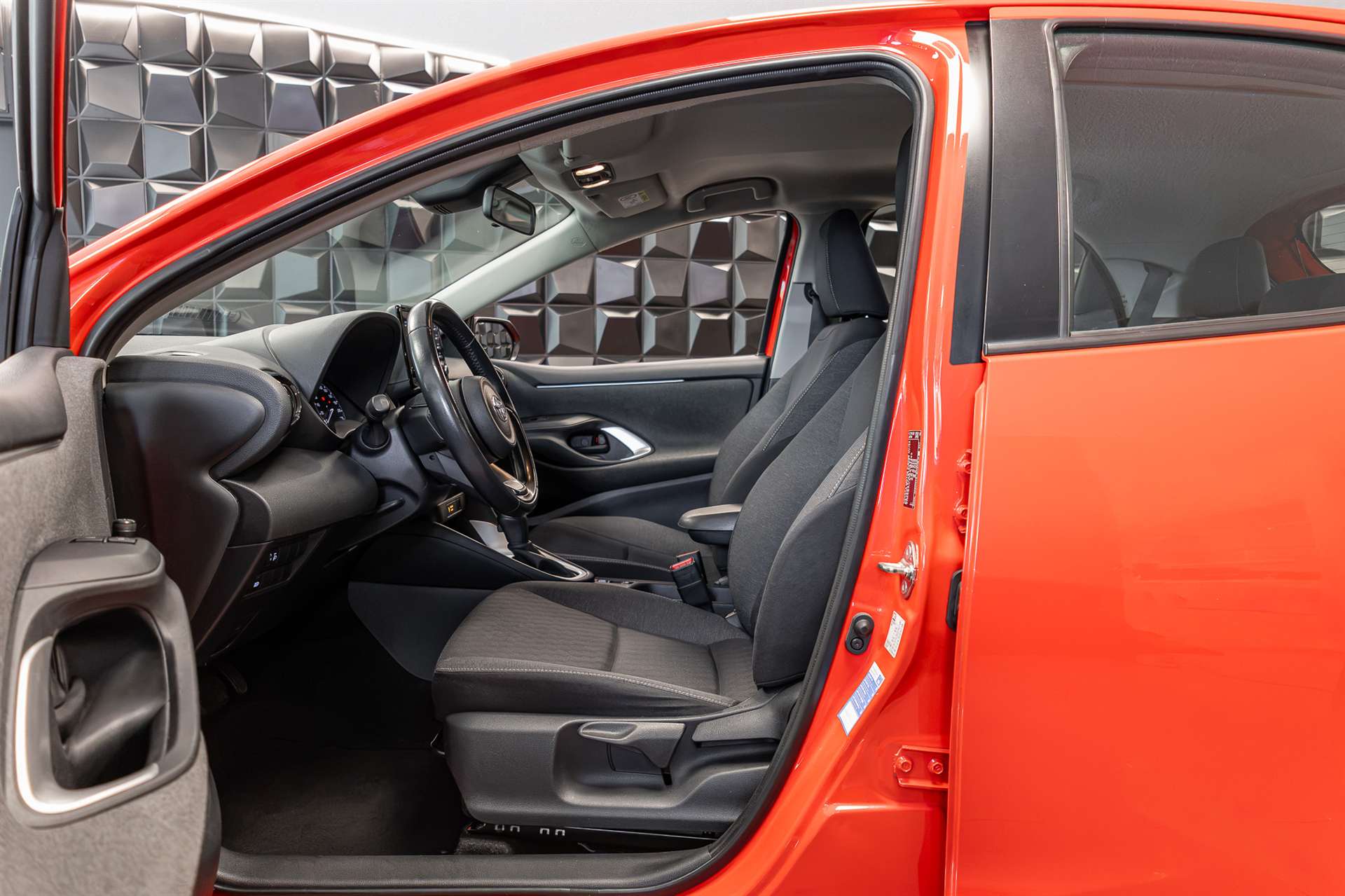 TOYOTA Yaris 1.5 Style e-CVT-image-9