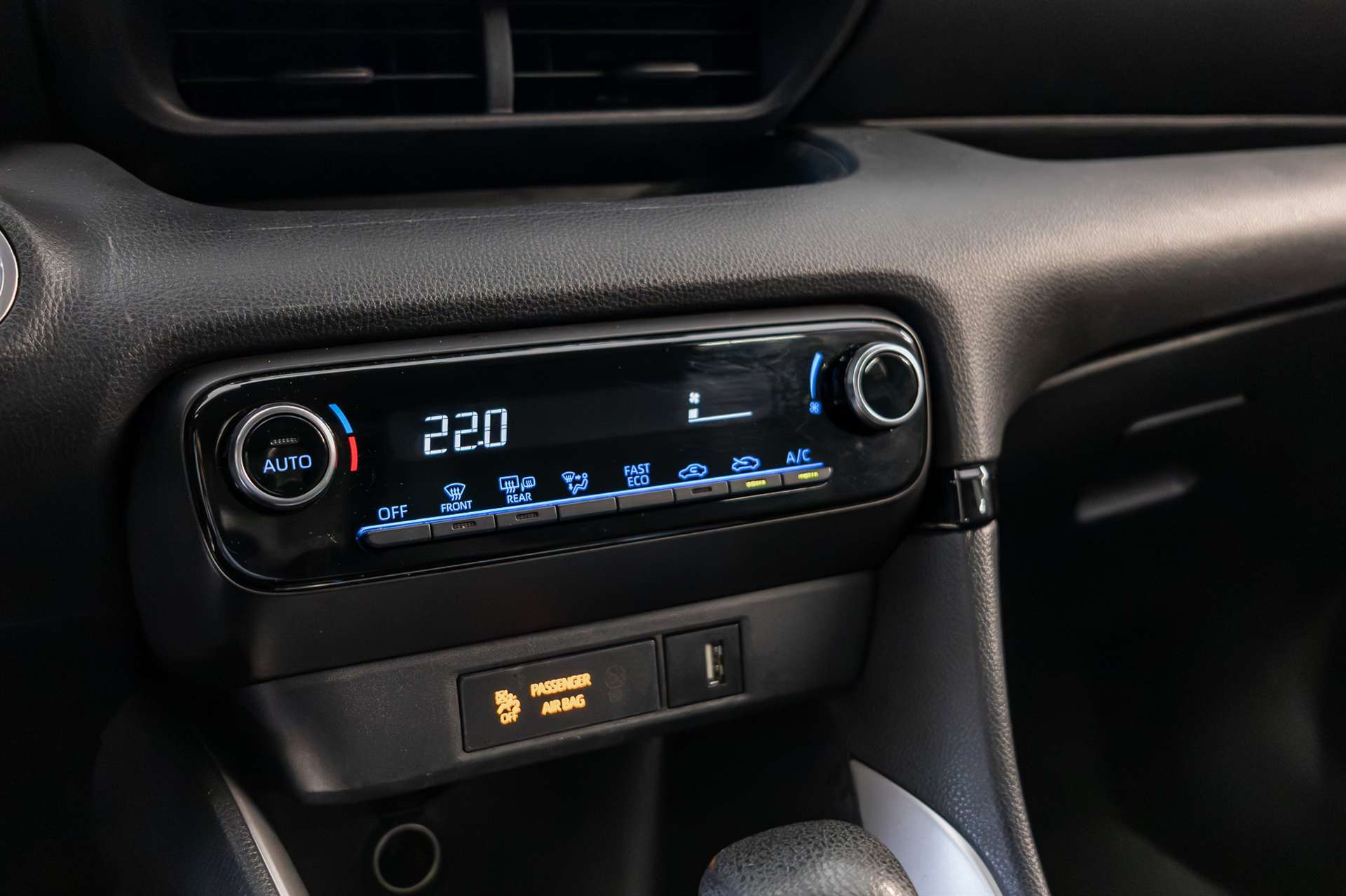TOYOTA Yaris 1.5 Style e-CVT-image-16