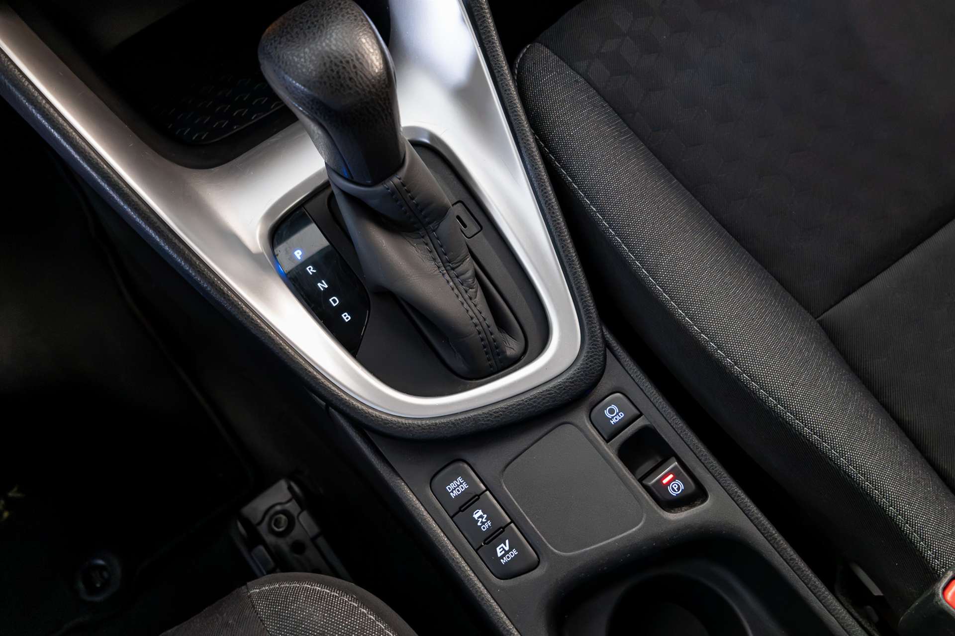 TOYOTA Yaris 1.5 Style e-CVT-image-17