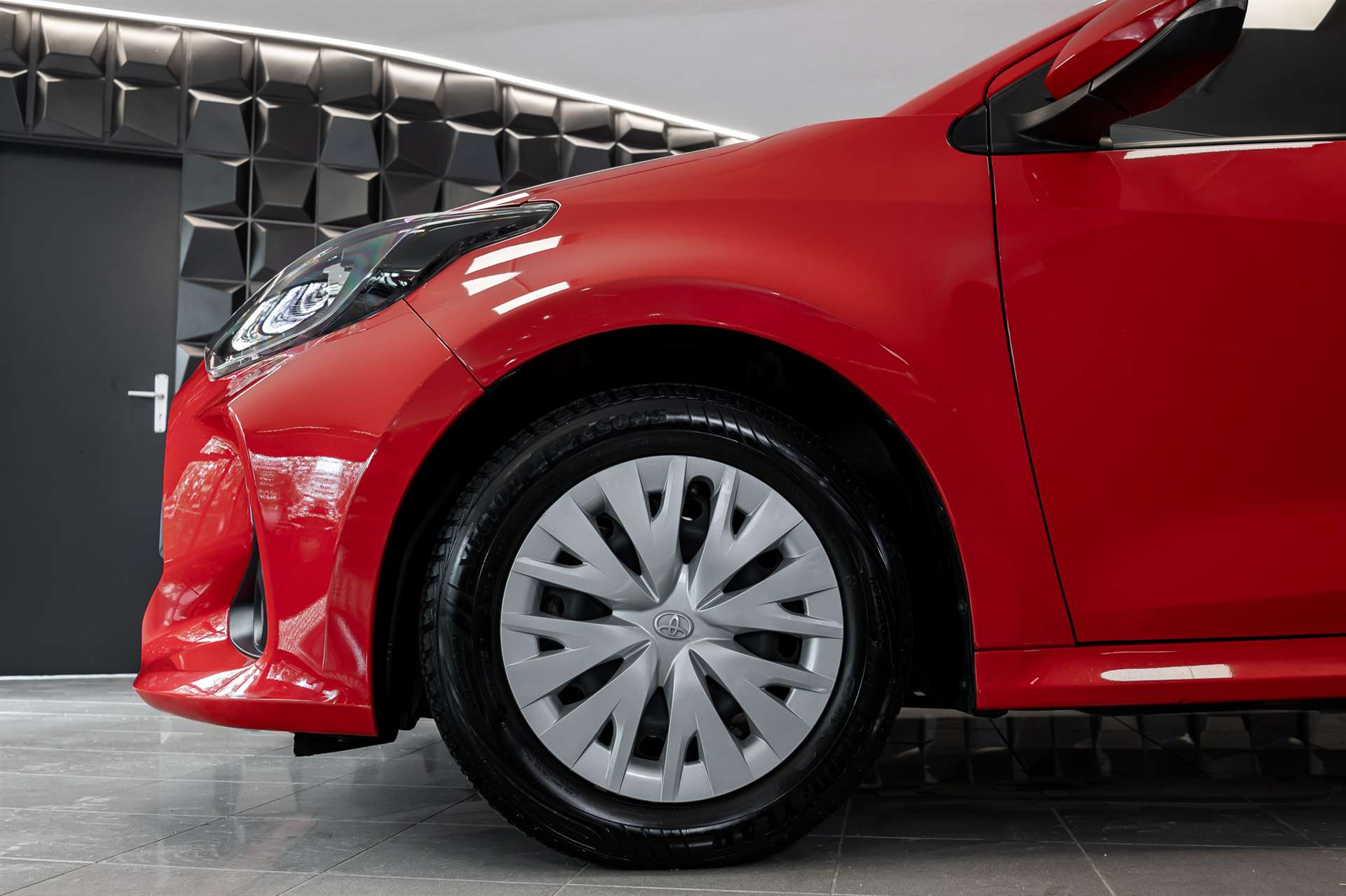 TOYOTA Yaris 1.5 Style e-CVT-image-24