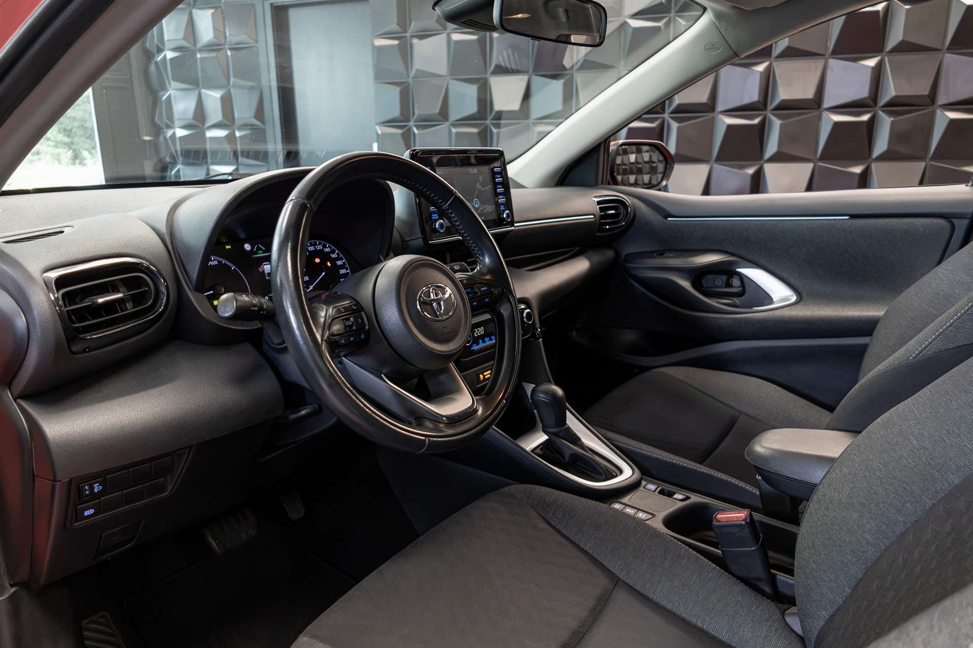 TOYOTA Yaris 1.5 Style e-CVT-image-10