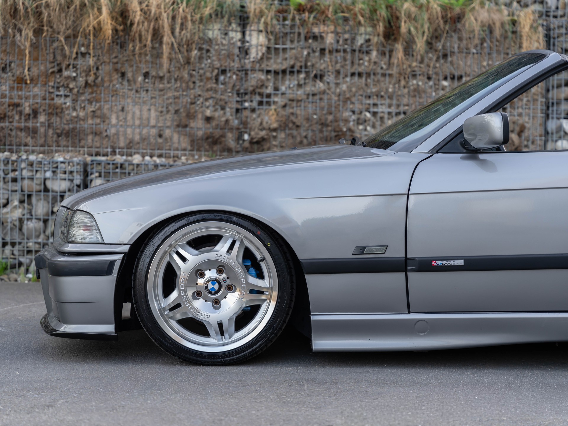 BMW 318i Cabrio INDIVIDUAL M-Paket-image-4