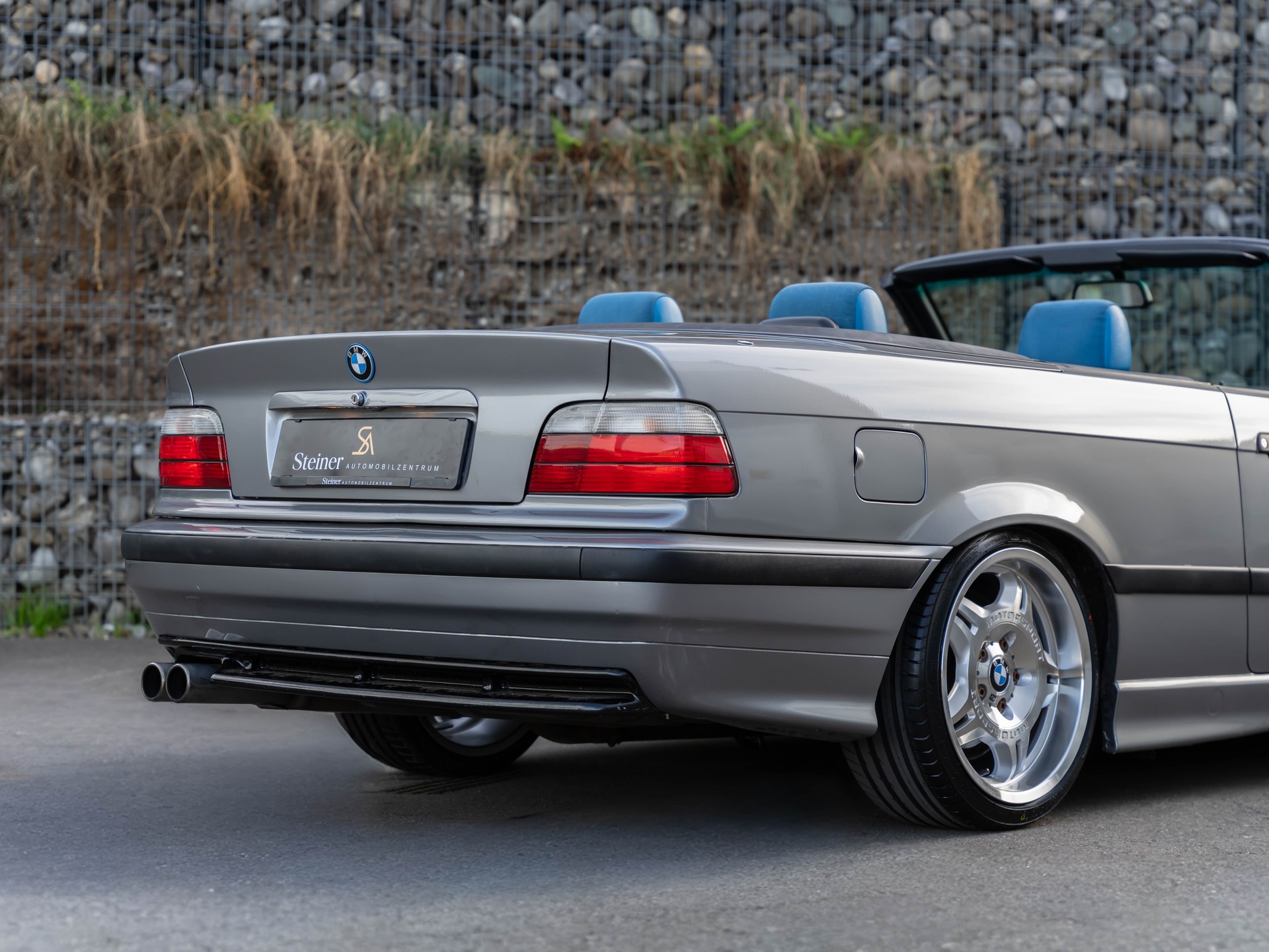 BMW 318i Cabrio INDIVIDUAL M-Paket-image-10