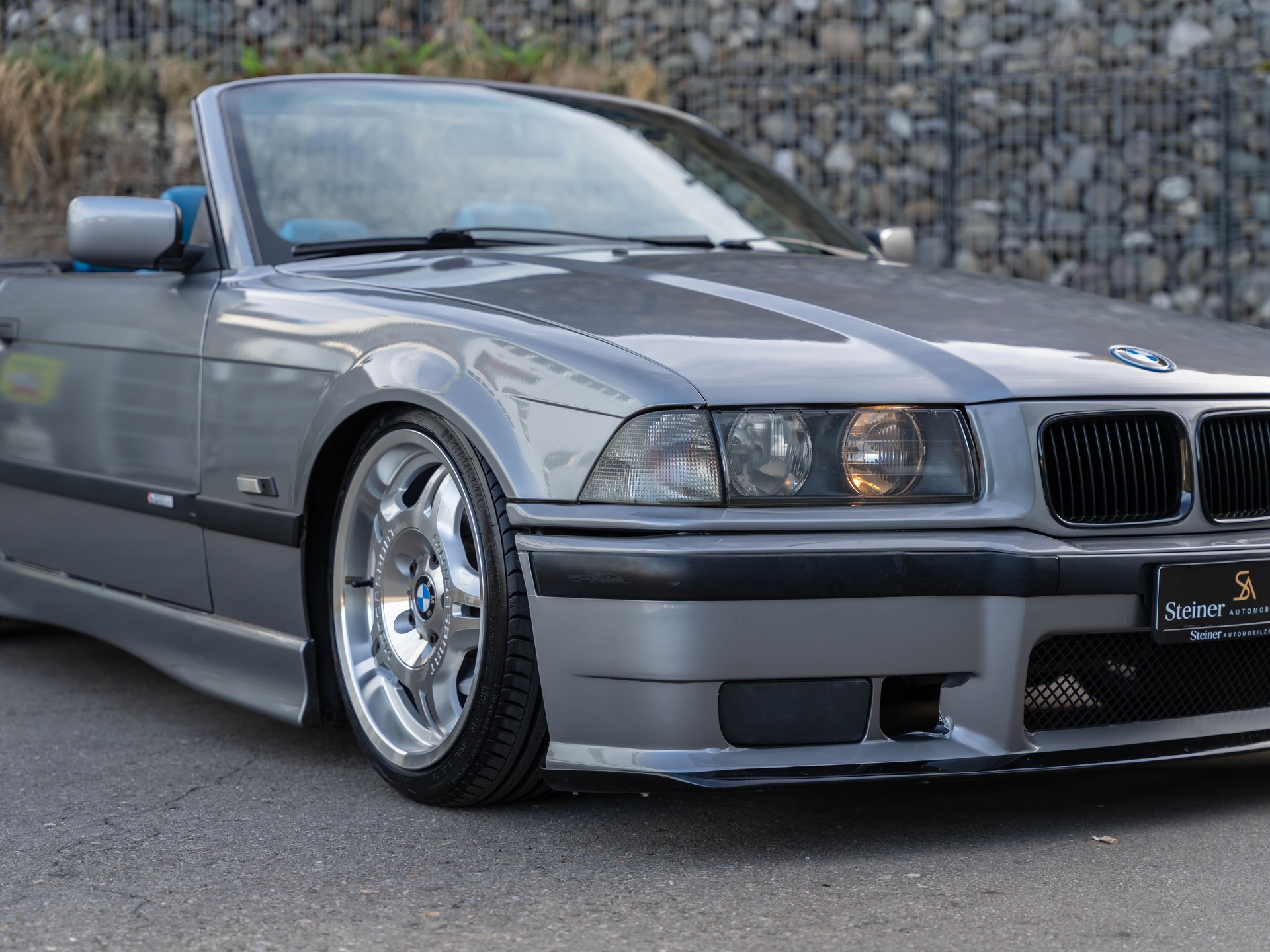 BMW 318i Cabrio INDIVIDUAL M-Paket-image-14