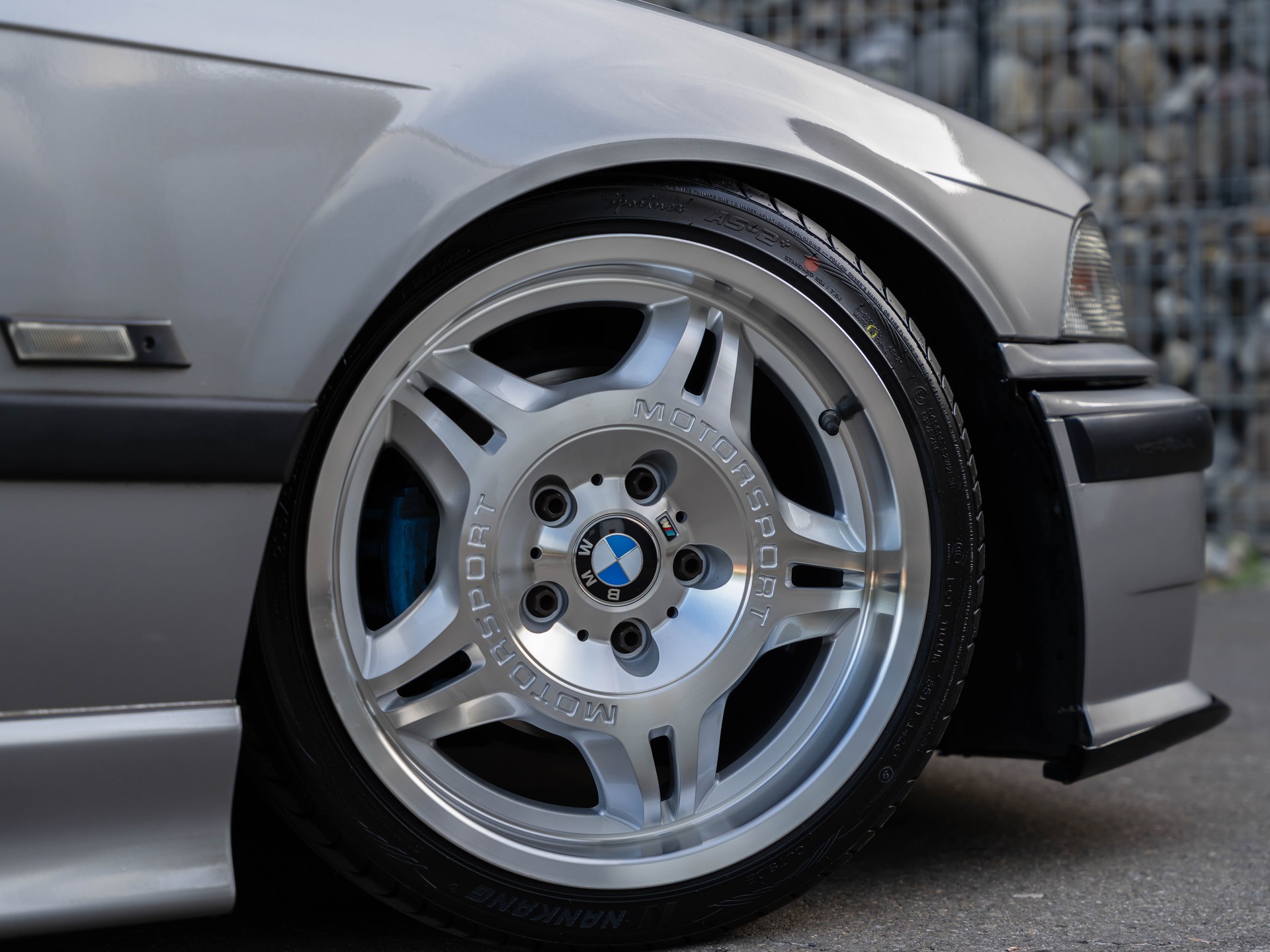 BMW 318i Cabrio INDIVIDUAL M-Paket-image-12