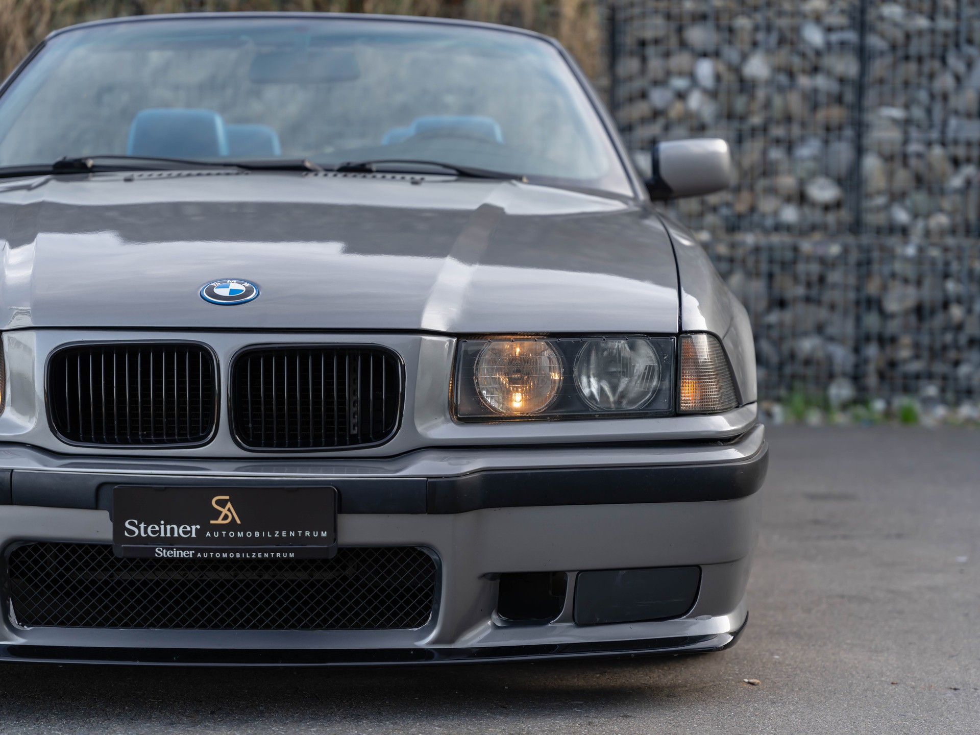 BMW 318i Cabrio INDIVIDUAL M-Paket-image-15