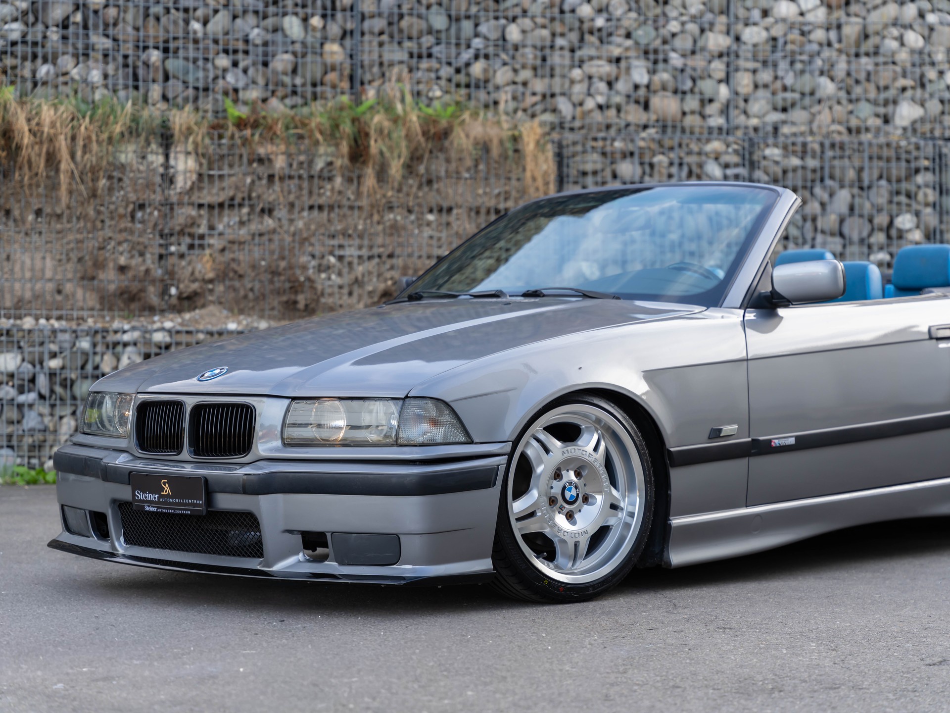 BMW 318i Cabrio INDIVIDUAL M-Paket-image-1