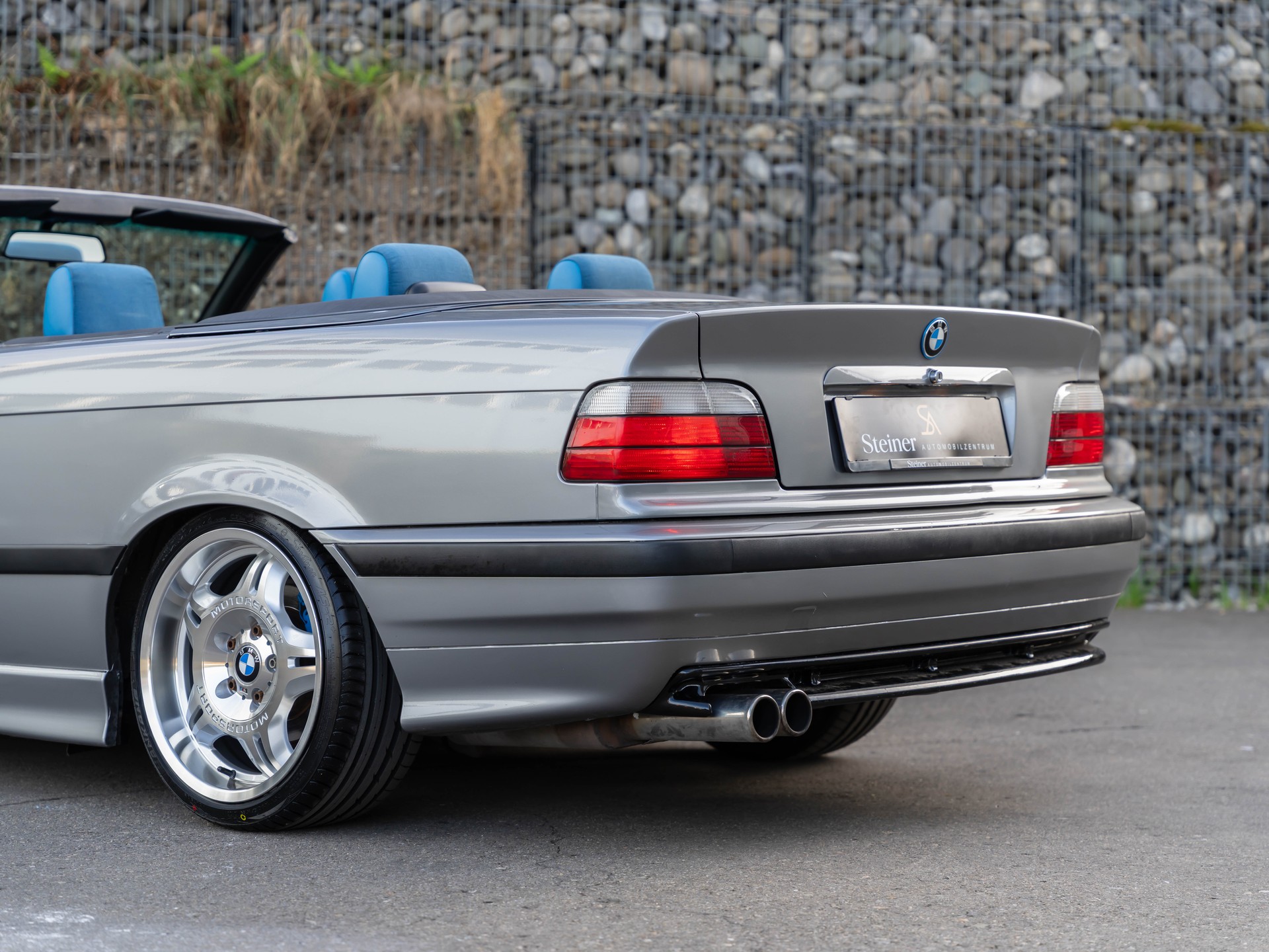 BMW 318i Cabrio INDIVIDUAL M-Paket-image-8
