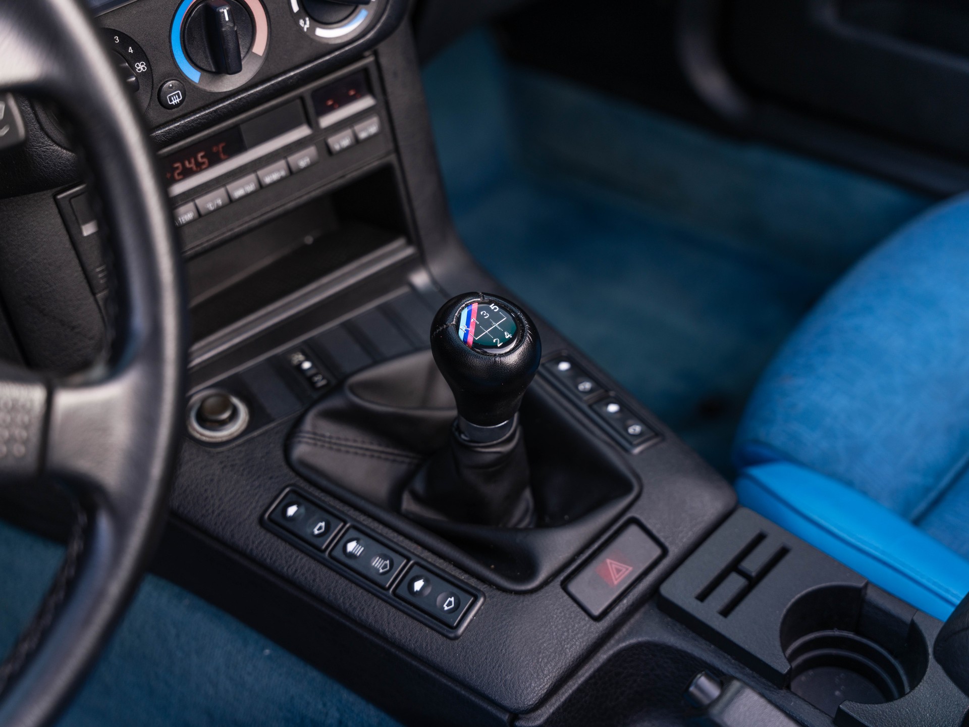 BMW 318i Cabrio INDIVIDUAL M-Paket-image-21