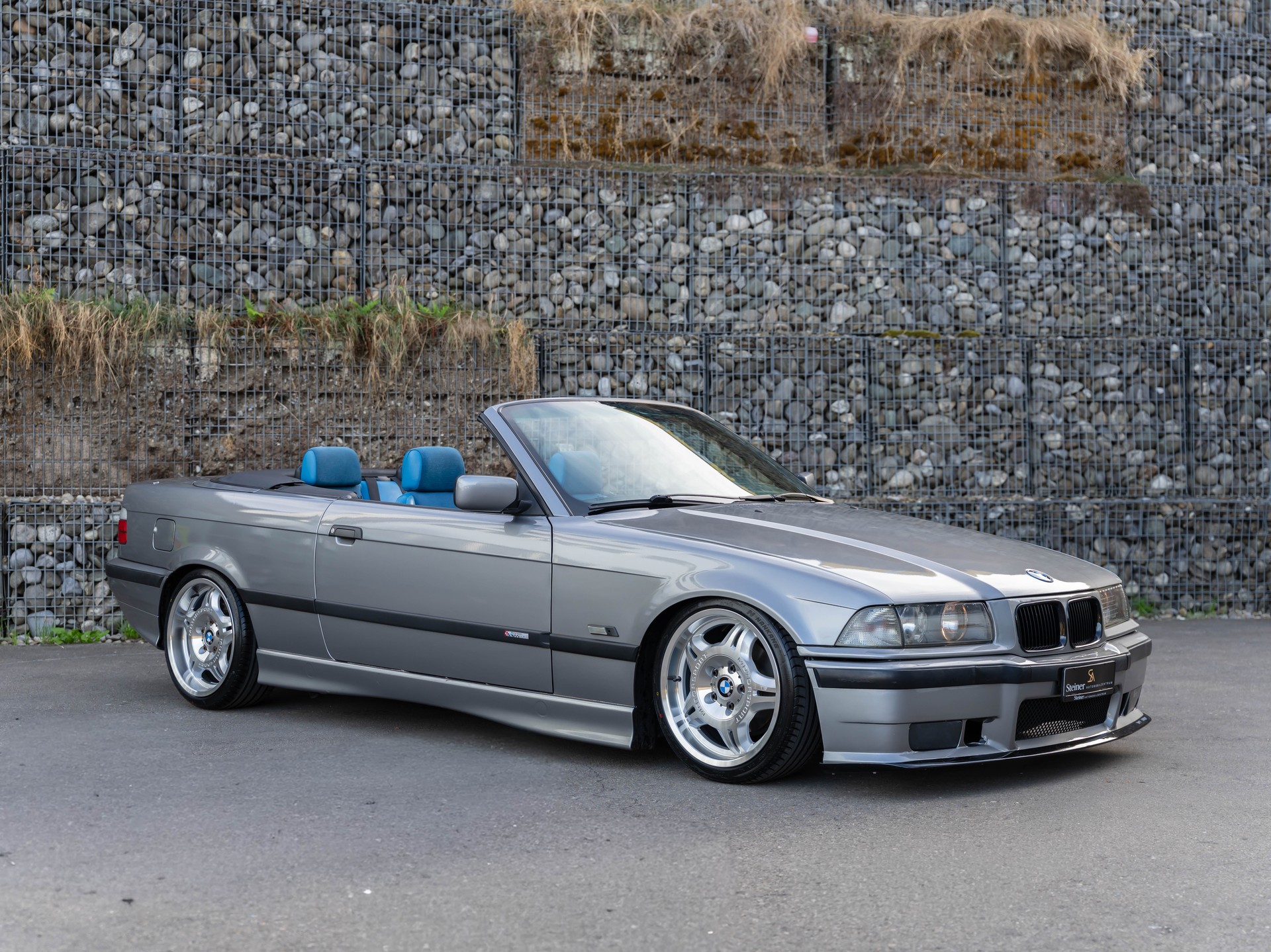 BMW 318i Cabrio INDIVIDUAL M-Paket-image-13