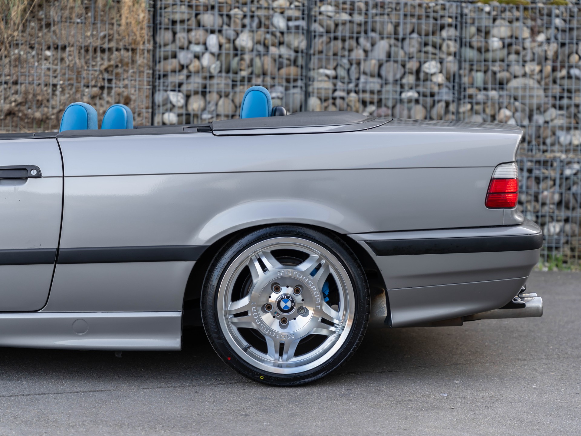 BMW 318i Cabrio INDIVIDUAL M-Paket-image-6