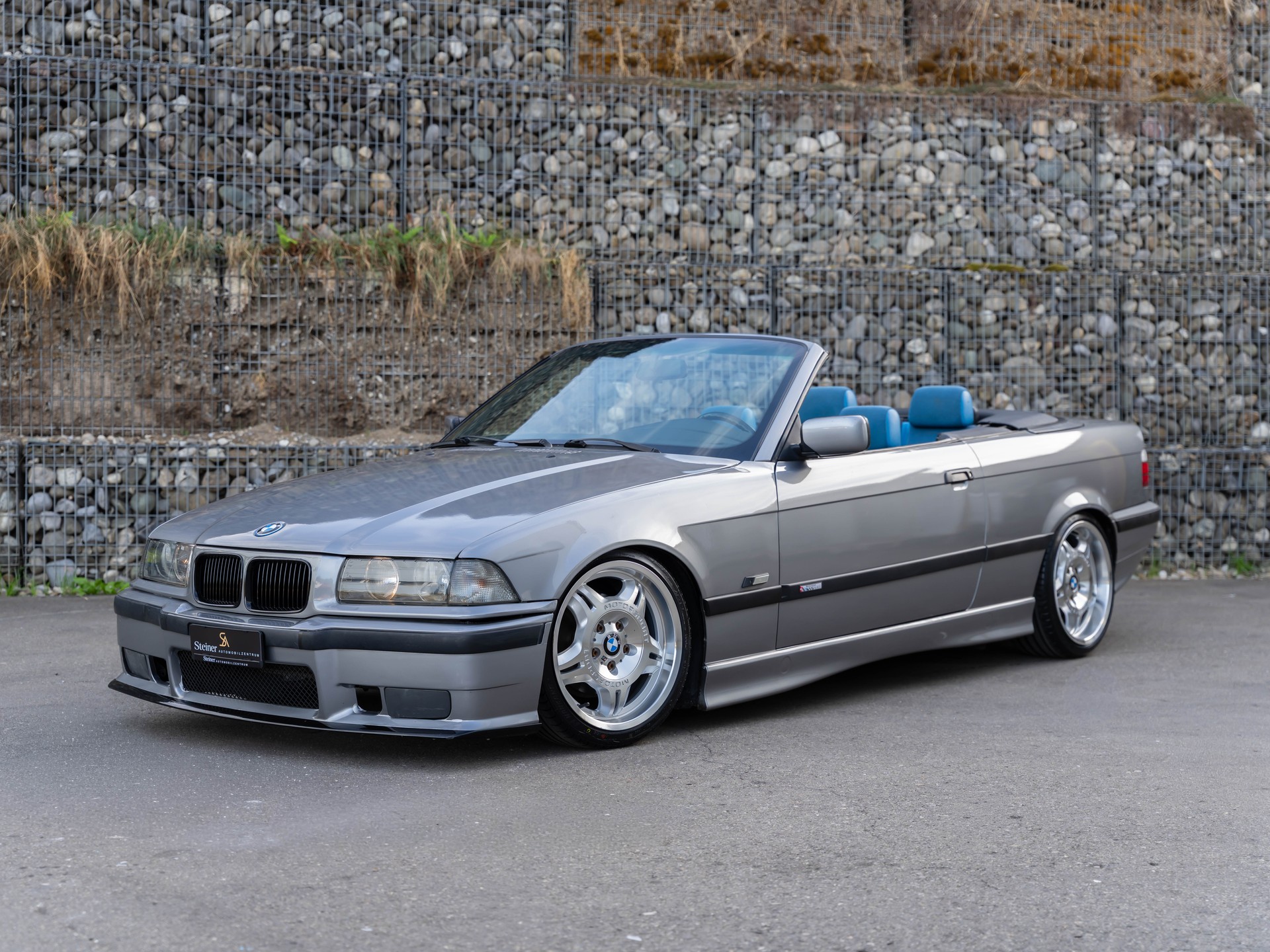 BMW 318i Cabrio INDIVIDUAL M-Paket-image-0